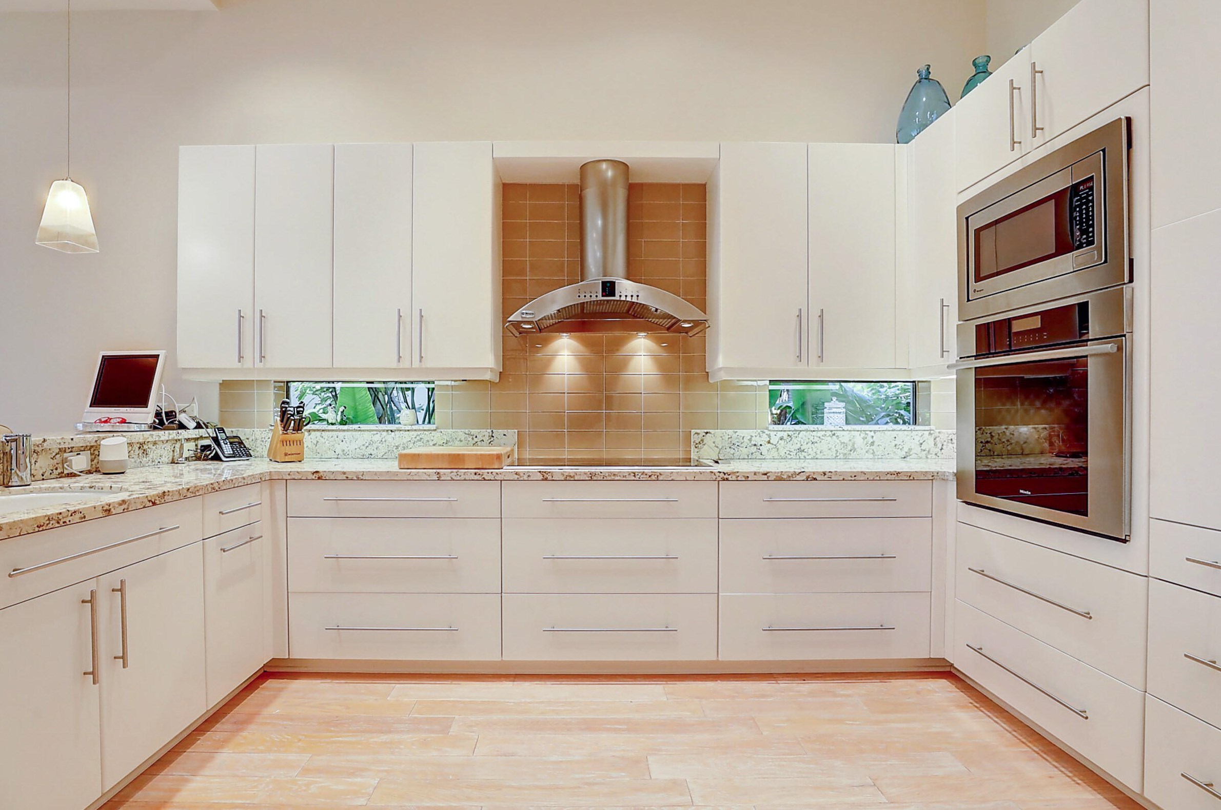 7831 Via Grande, Boynton Beach FL  33437-7518 exterior