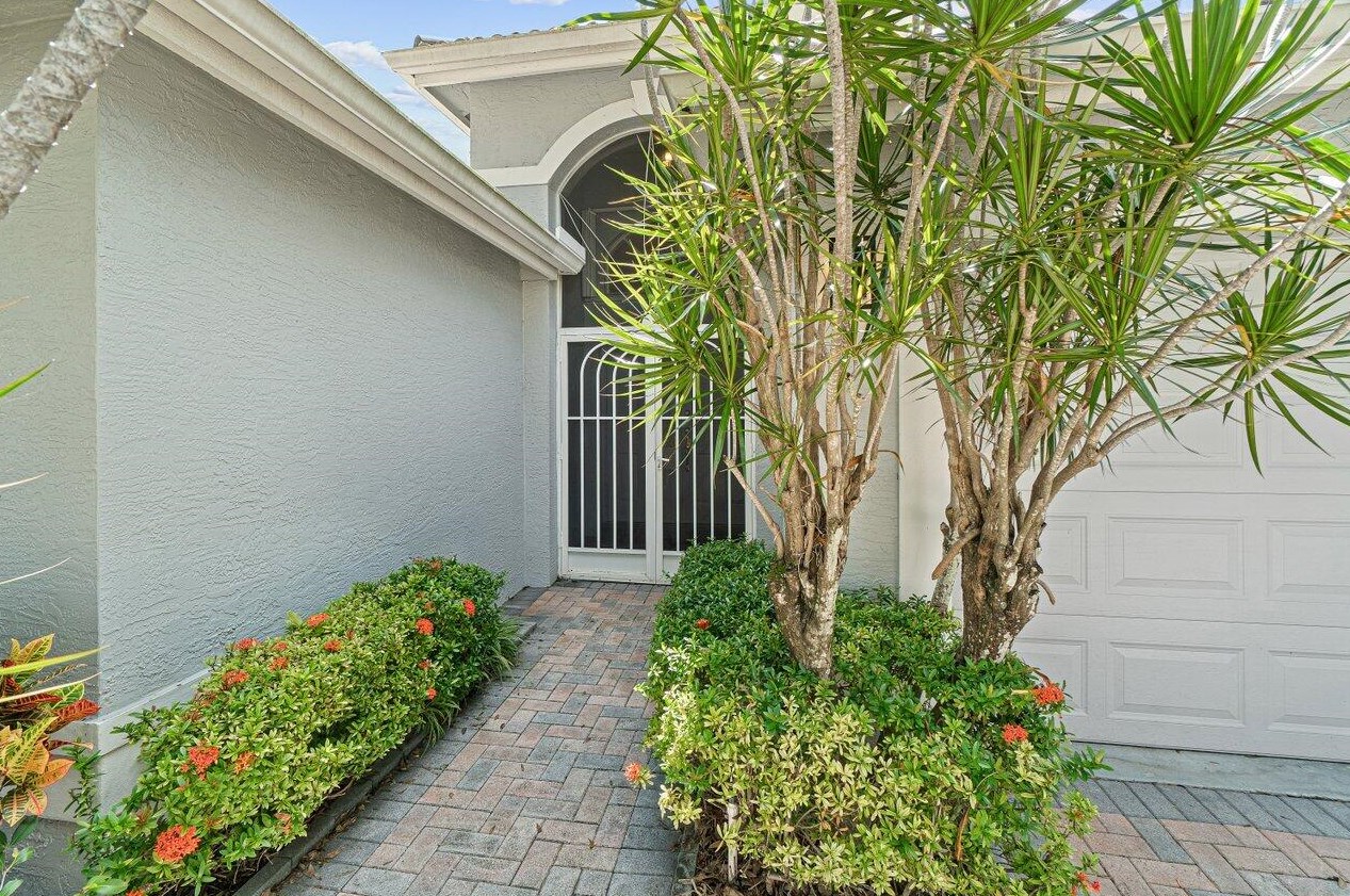 7644 San Carlos St, Boynton Beach, FL 33437-6635