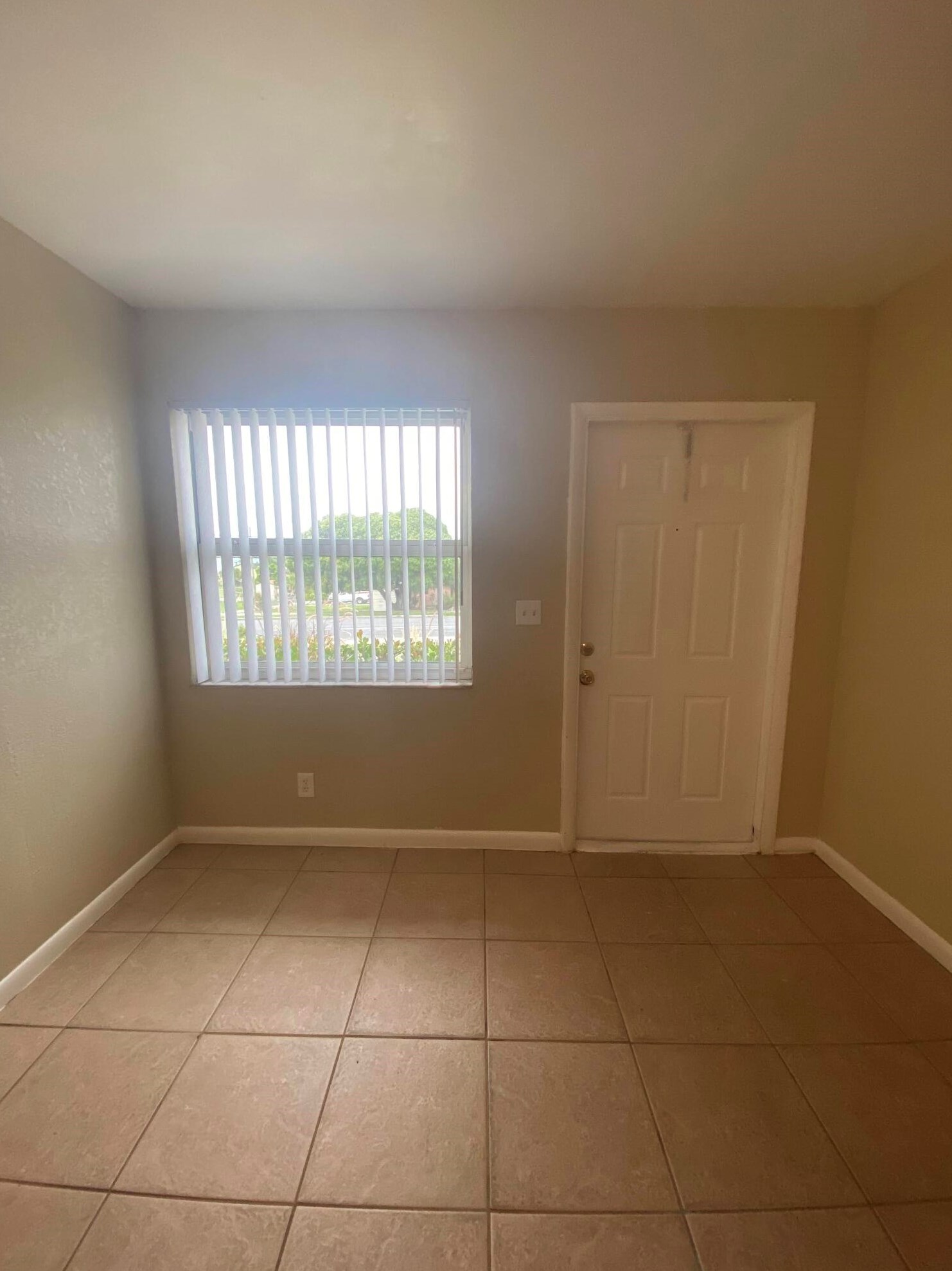 820 14th St Apt 2, West Palm Beach, FL 33401