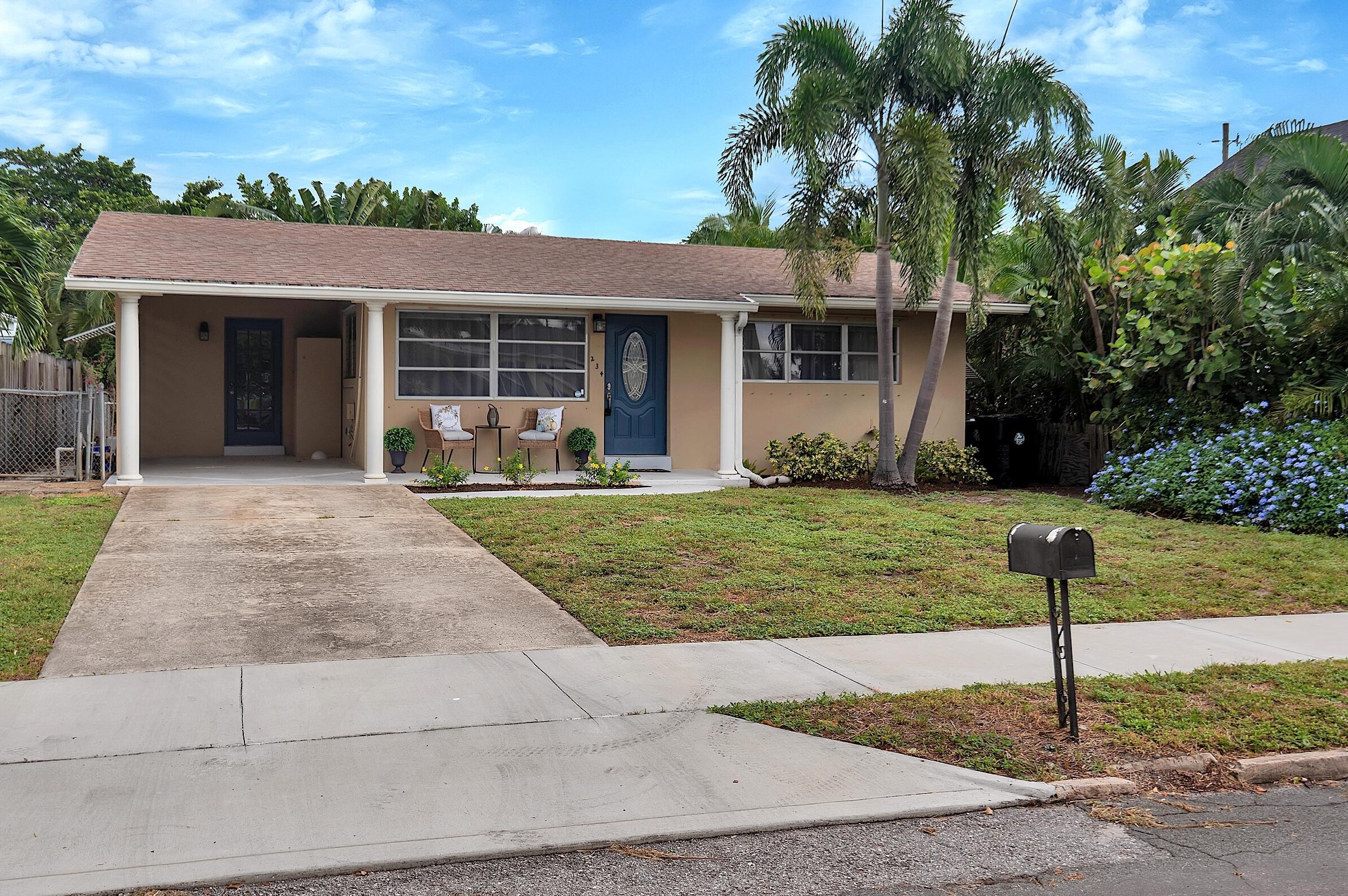 234 Princeton Dr, Lake Worth, FL 33460-6237