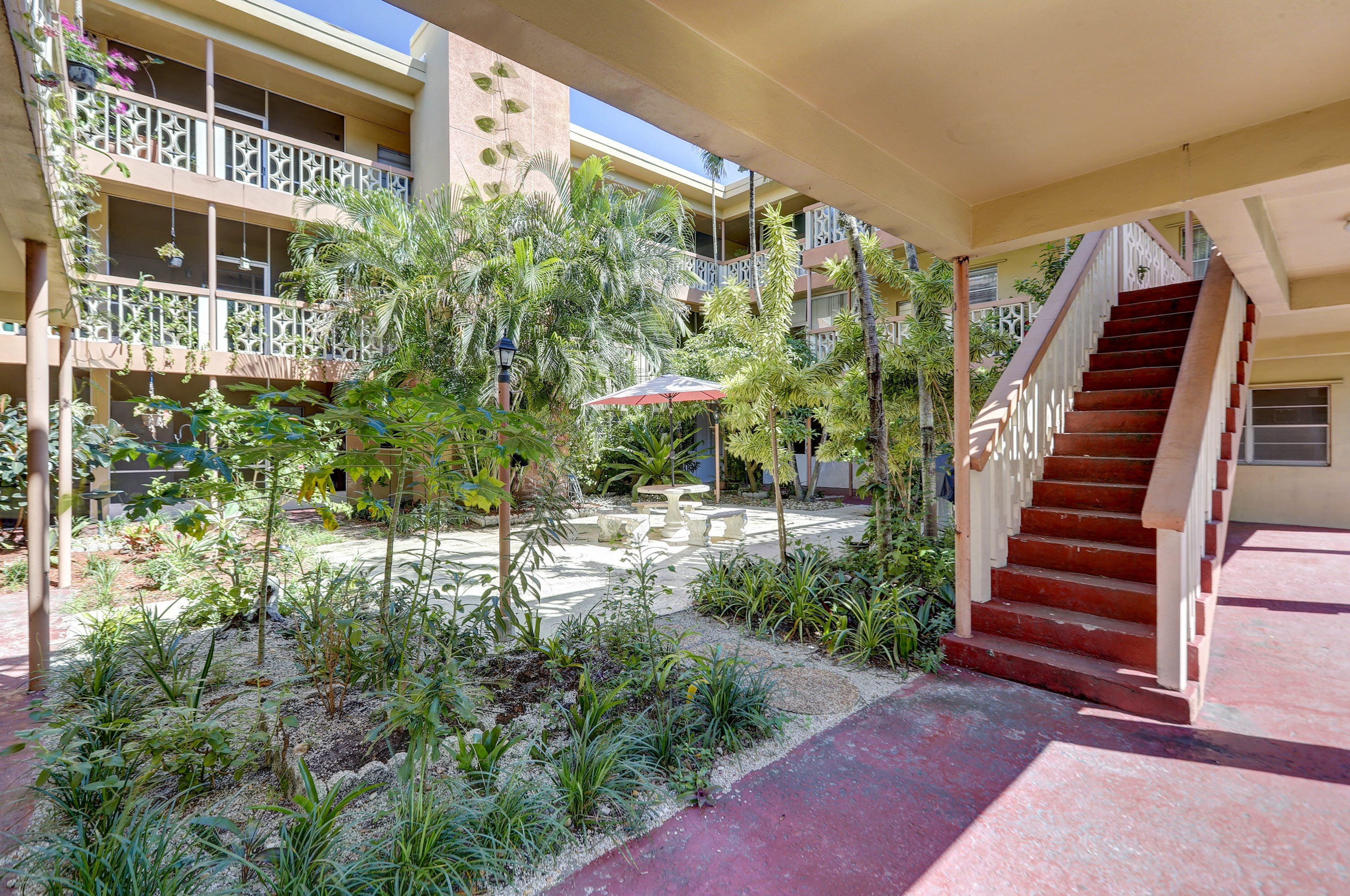 1943 Monroe St #210d, Hollywood, FL