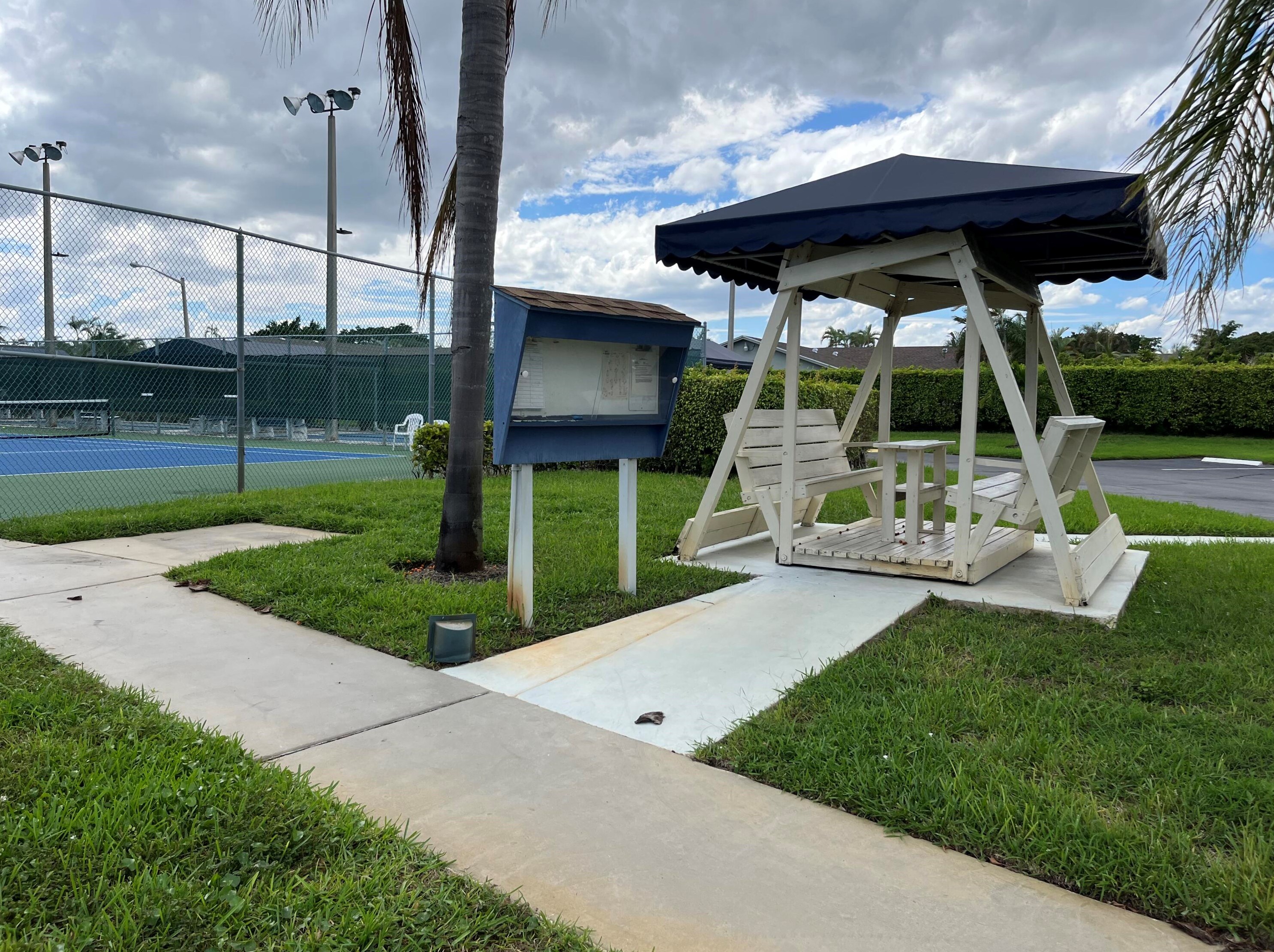 619 Waterside Dr, Lake Worth FL 33462-6165 exterior