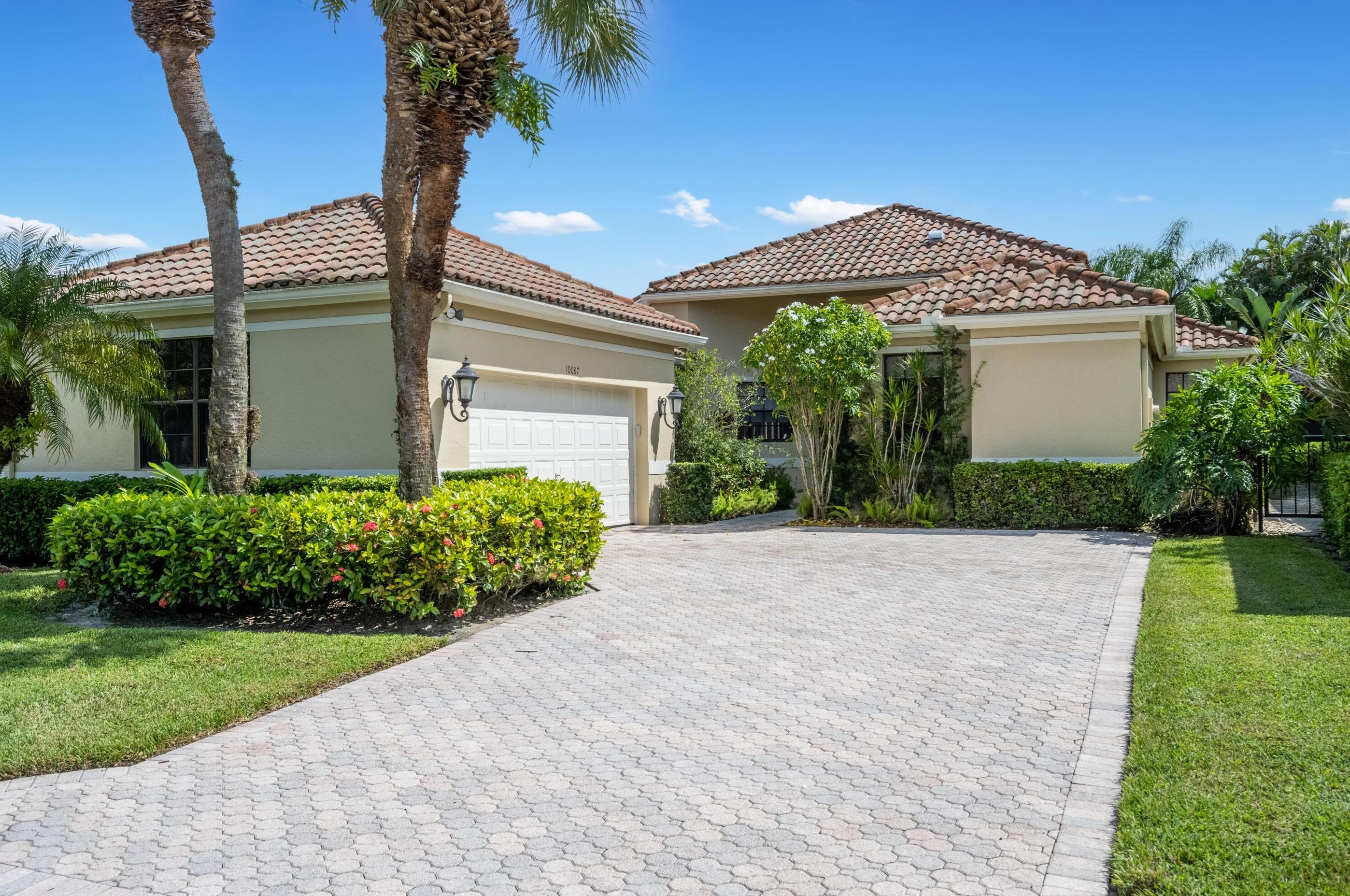 10087 Dover Carriage Ln, Lake Worth, FL 33449-8115