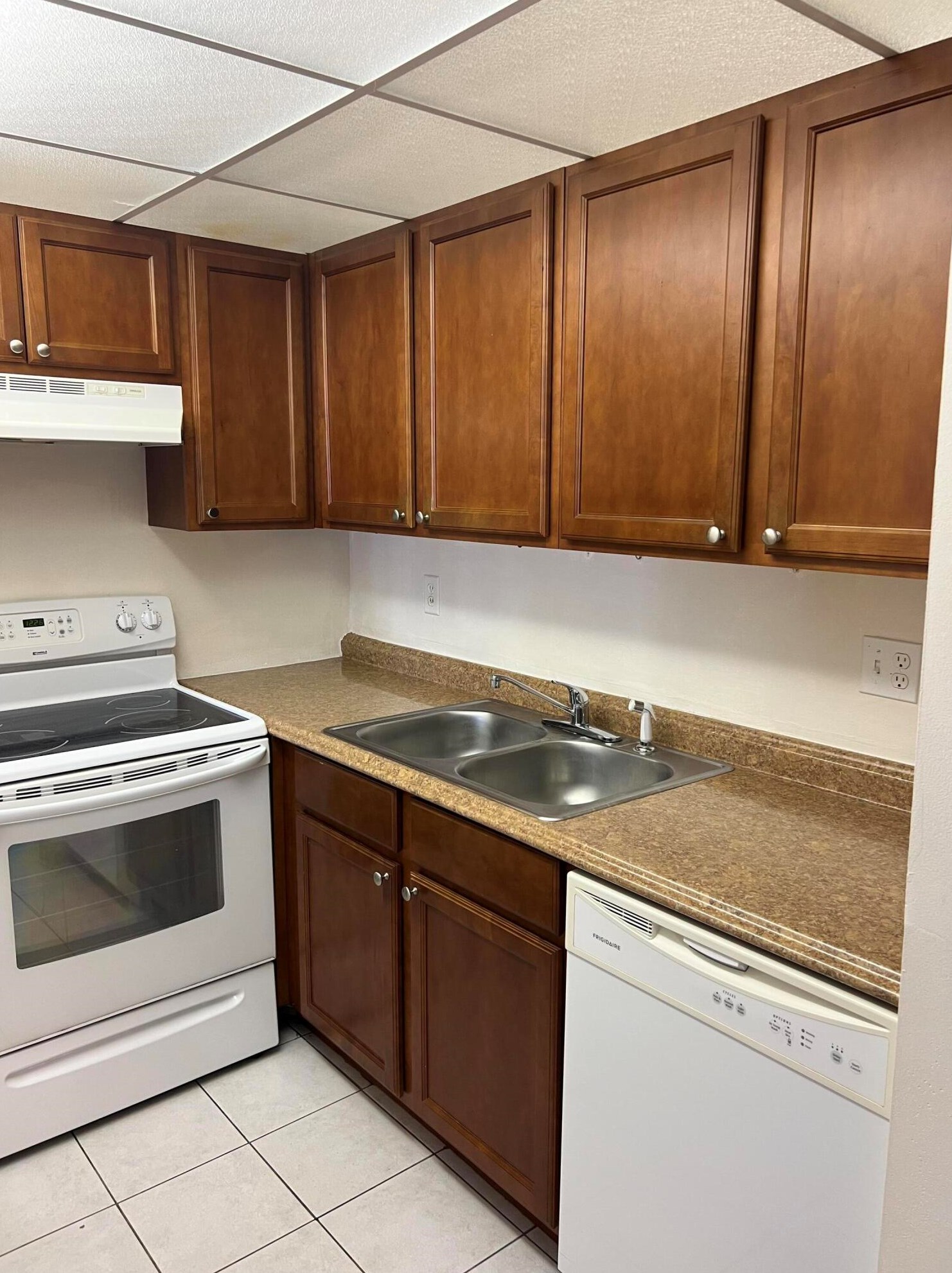 555 Purdy Ln, Lake Worth, FL 33461-1400