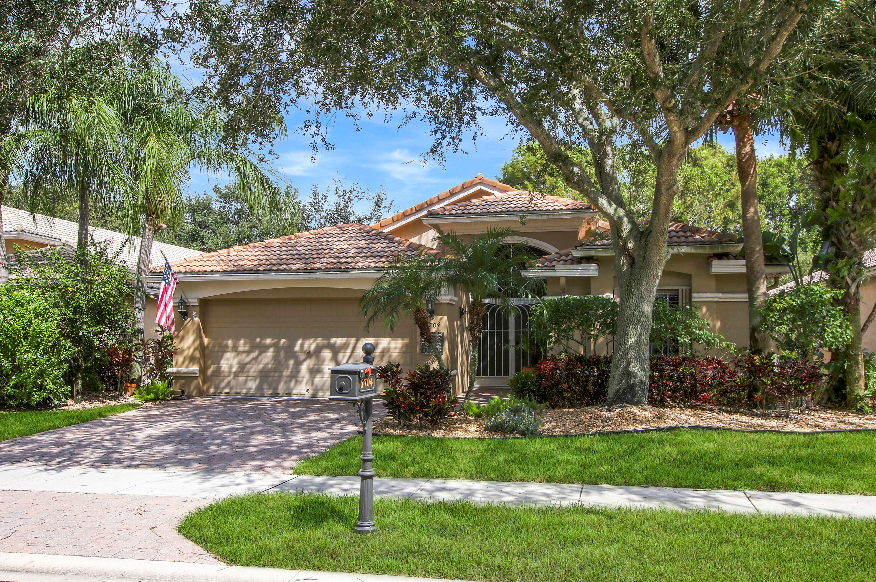 6704 Rienzo St, Lake Worth, FL 33467-7038