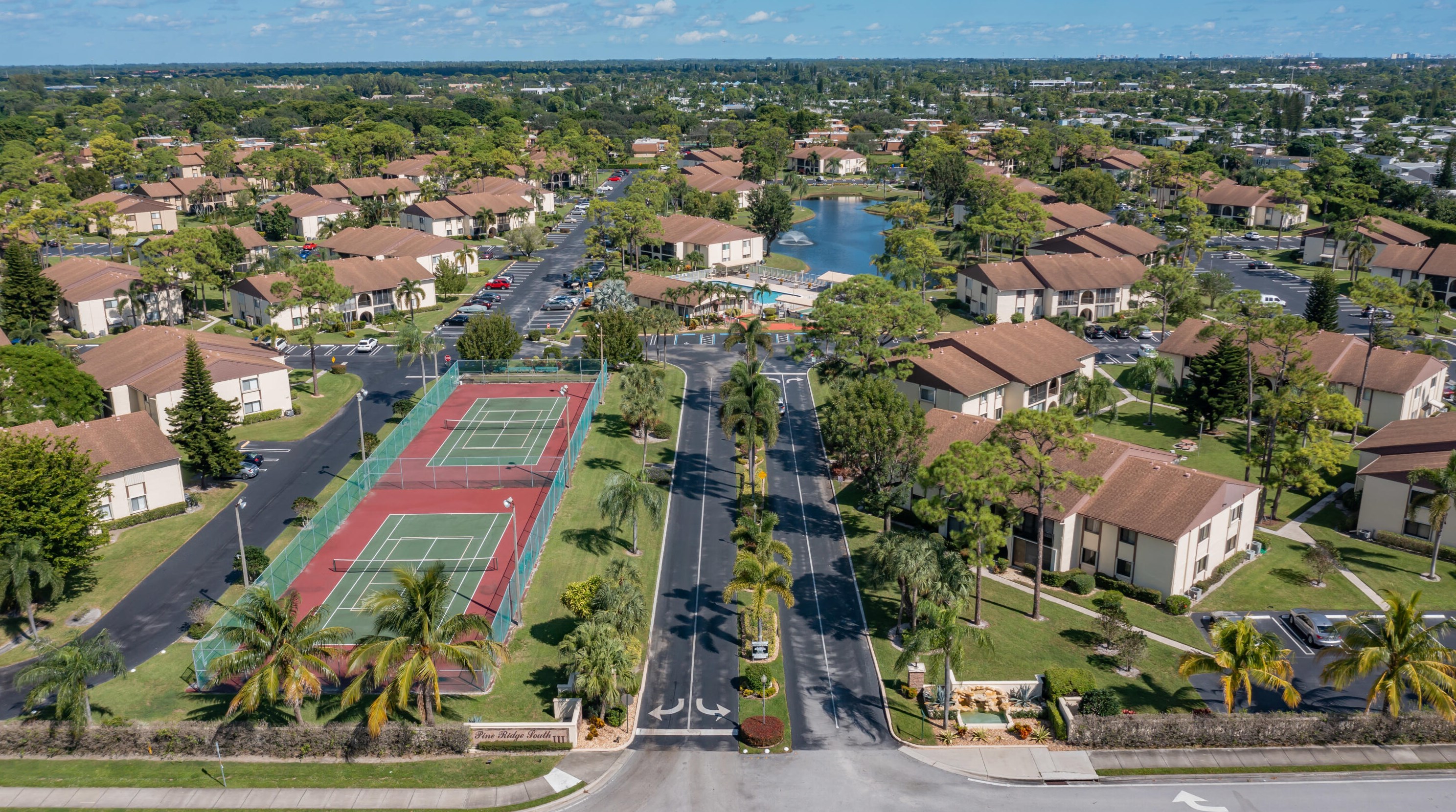 325 Knotty Pine Cir, Lake Worth FL 33463-9194 exterior