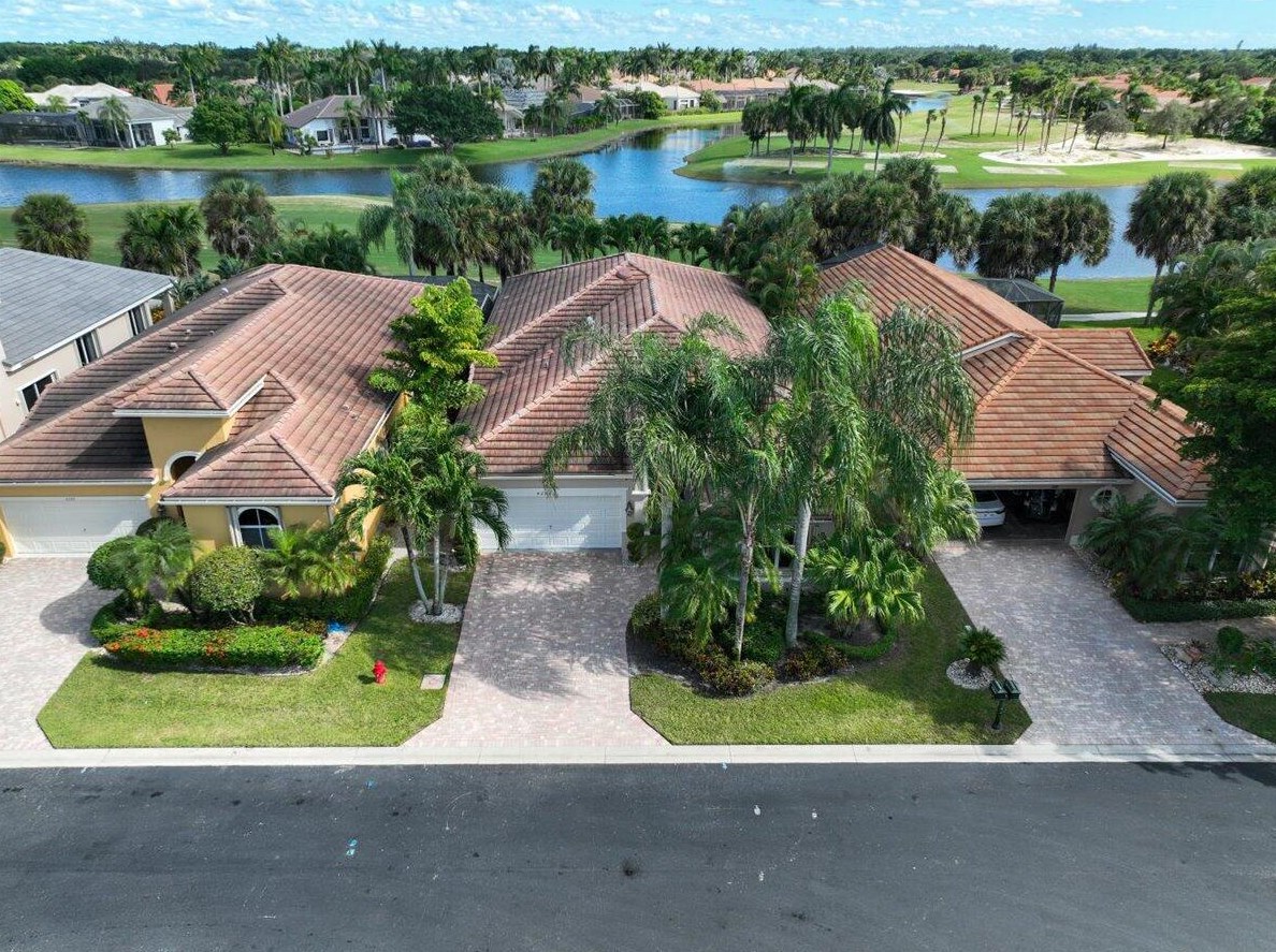 4258 Imperial Isle Dr, Lake Worth FL  33449-8645 exterior