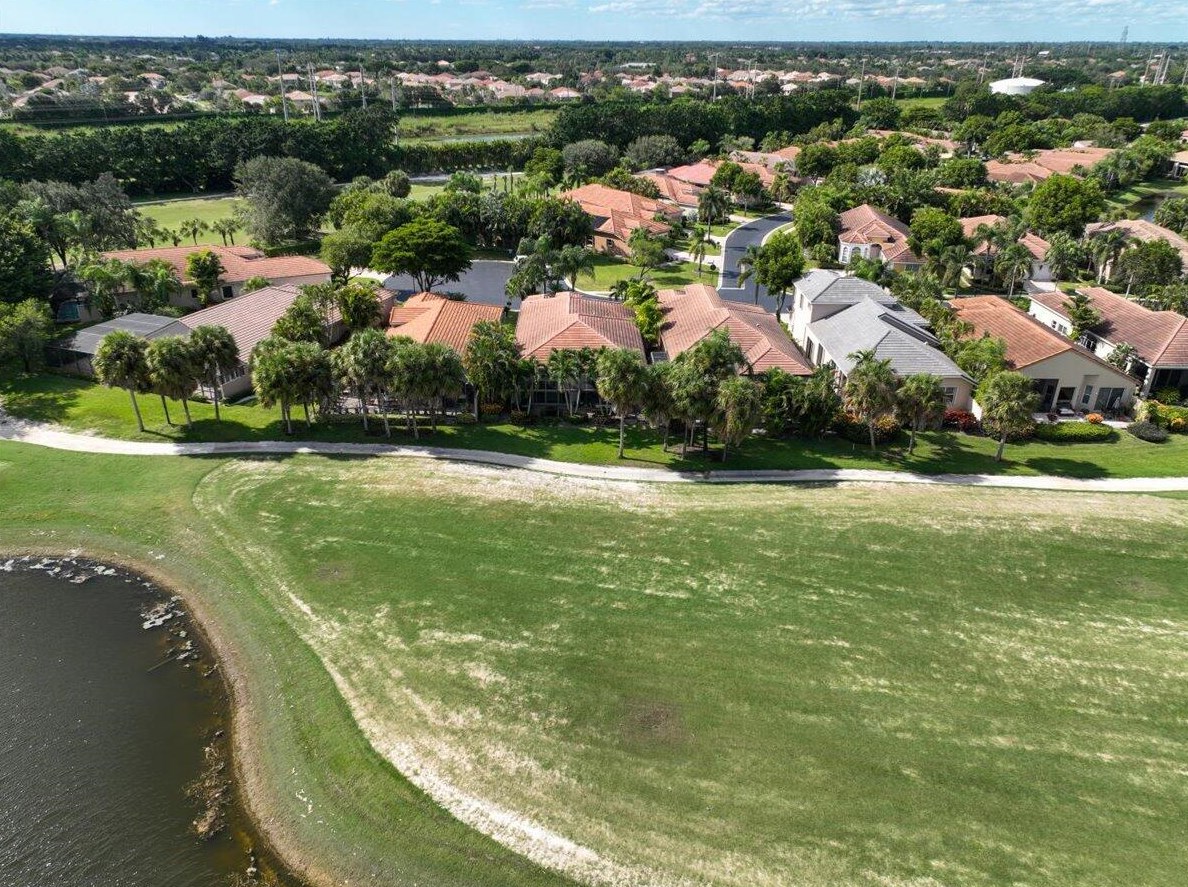 4258 Imperial Isle Dr, Lake Worth FL  33449-8645 exterior
