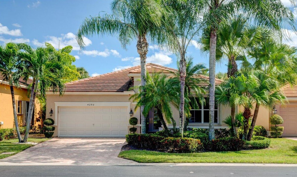 4258 Imperial Isle Dr, Lake Worth FL  33449-8645 exterior