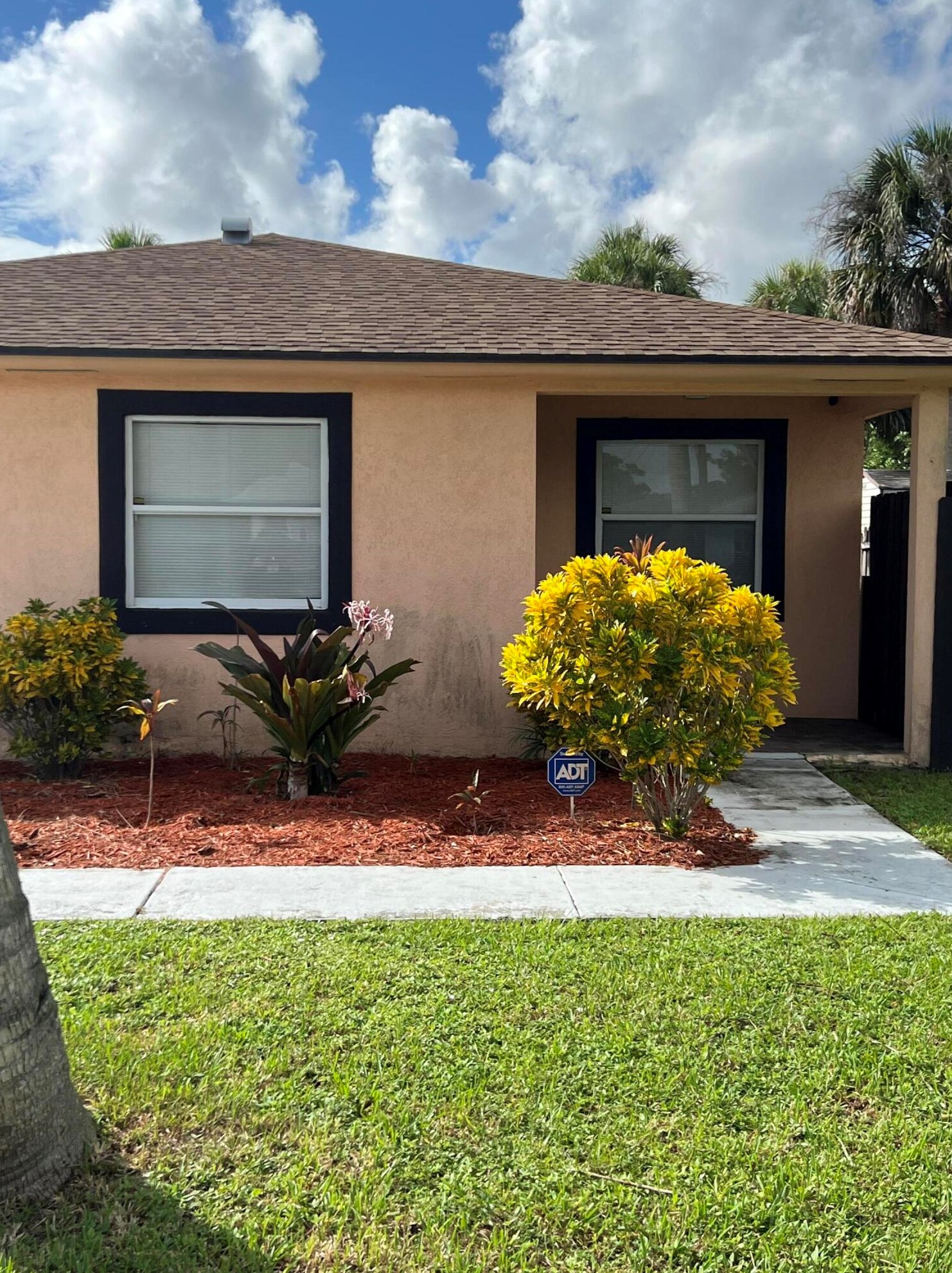 6830 4th St, Jupiter, FL 33458-3819