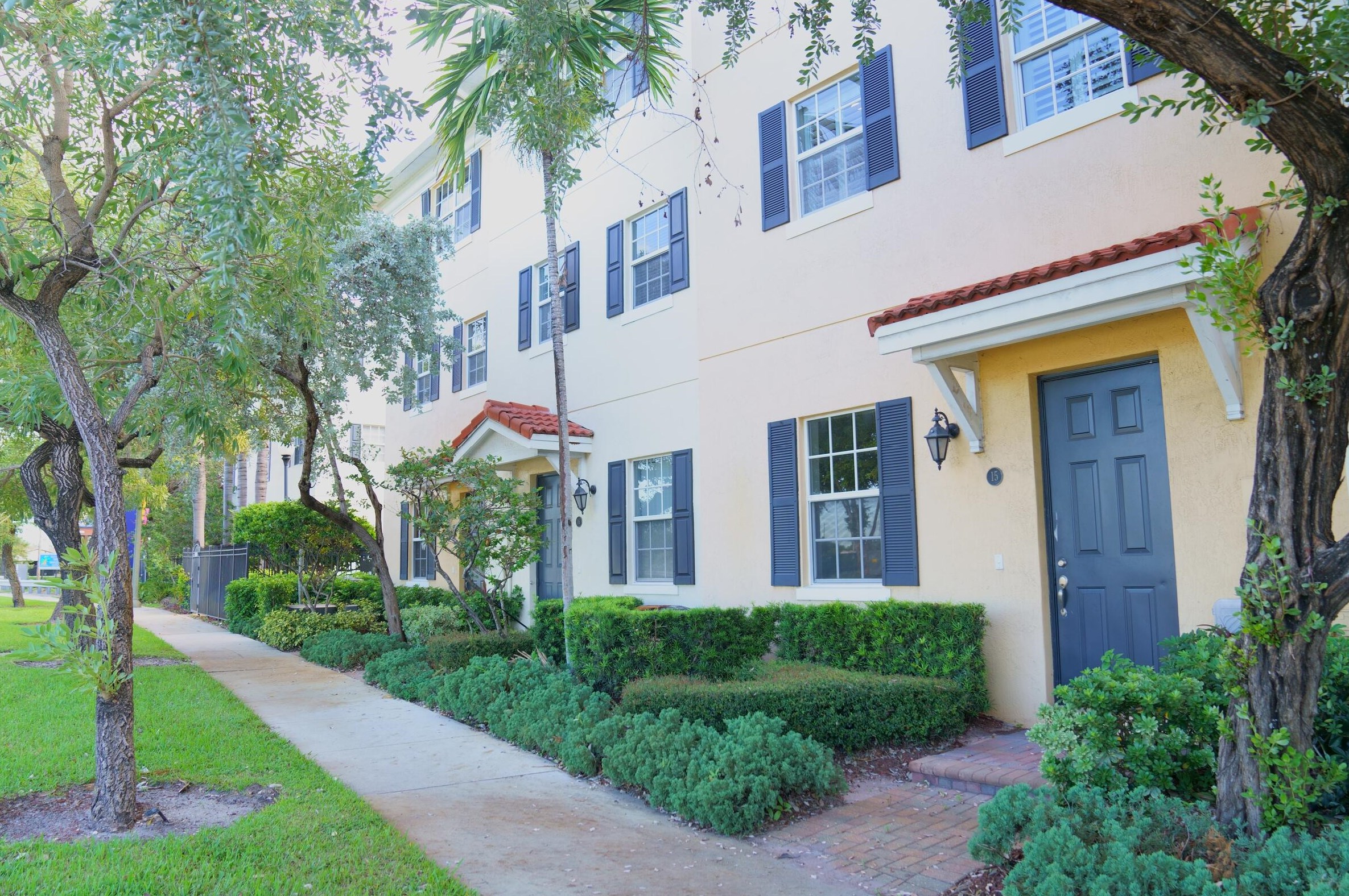 2502 N Dixie Hwy #15, Lake Worth, FL 33460