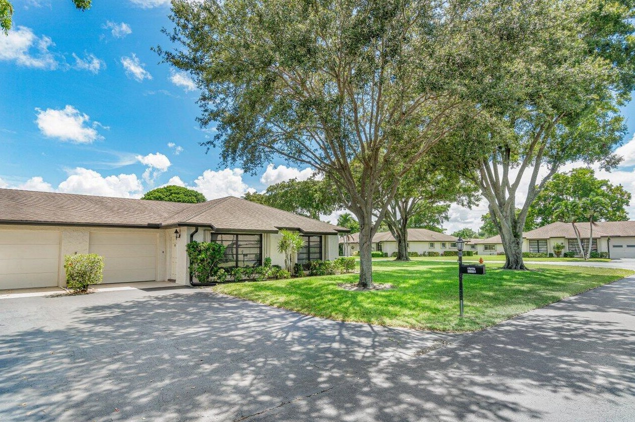 10183 Eaglewood Rd, Boynton Beach, FL 33436-4040