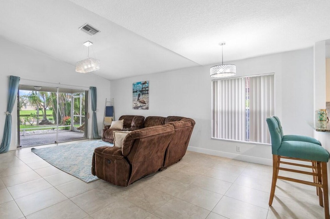 8593 Tourmaline Blvd, Boynton Beach FL  33472-2421 exterior