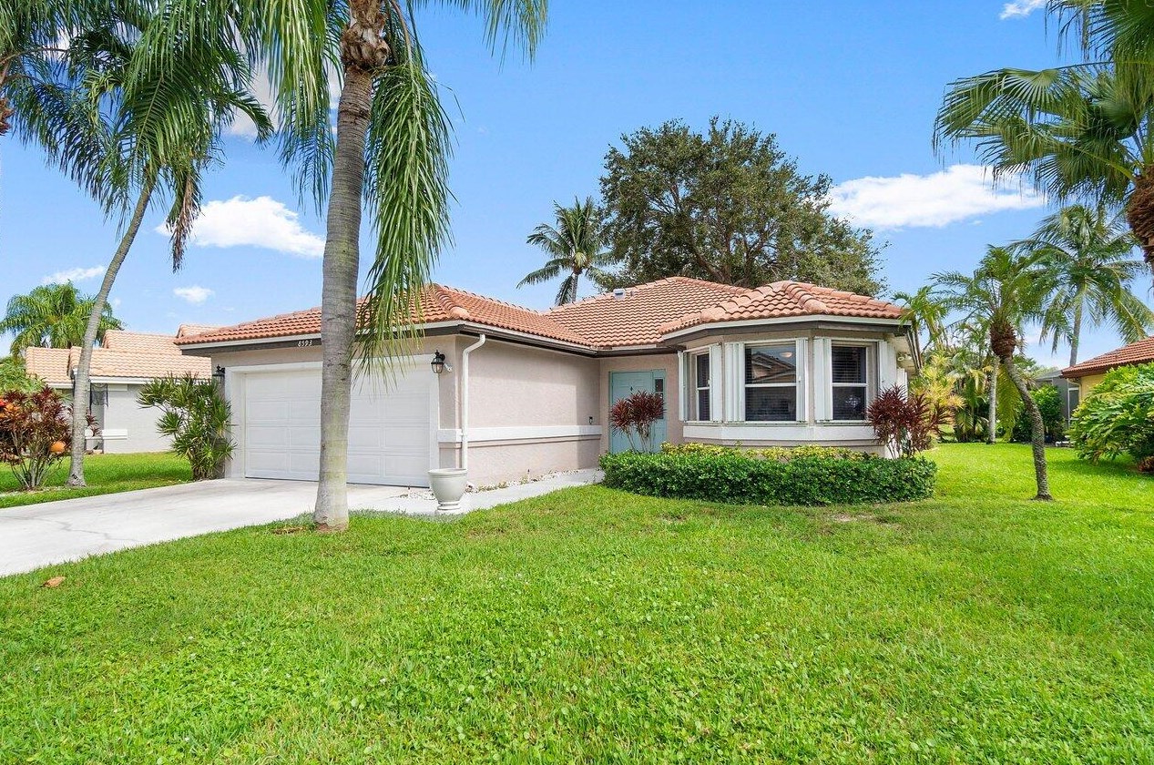 8593 Tourmaline Blvd, Boynton Beach FL  33472-2421 exterior