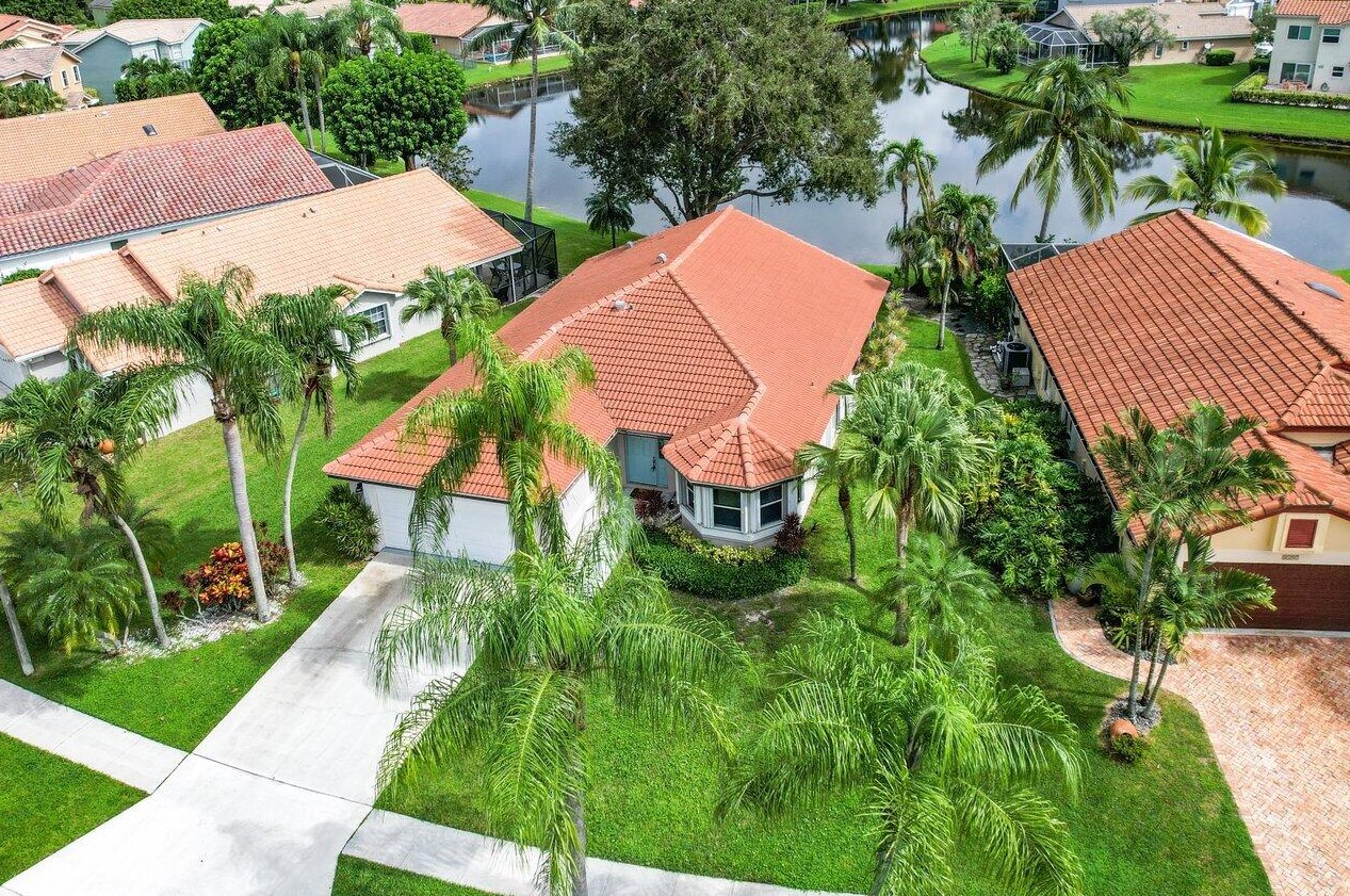 8593 Tourmaline Blvd, Boynton Beach FL  33472-2421 exterior