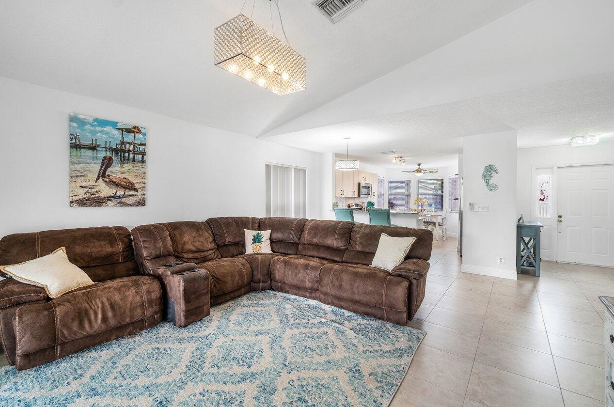 8593 Tourmaline Blvd, Boynton Beach FL  33472-2421 exterior