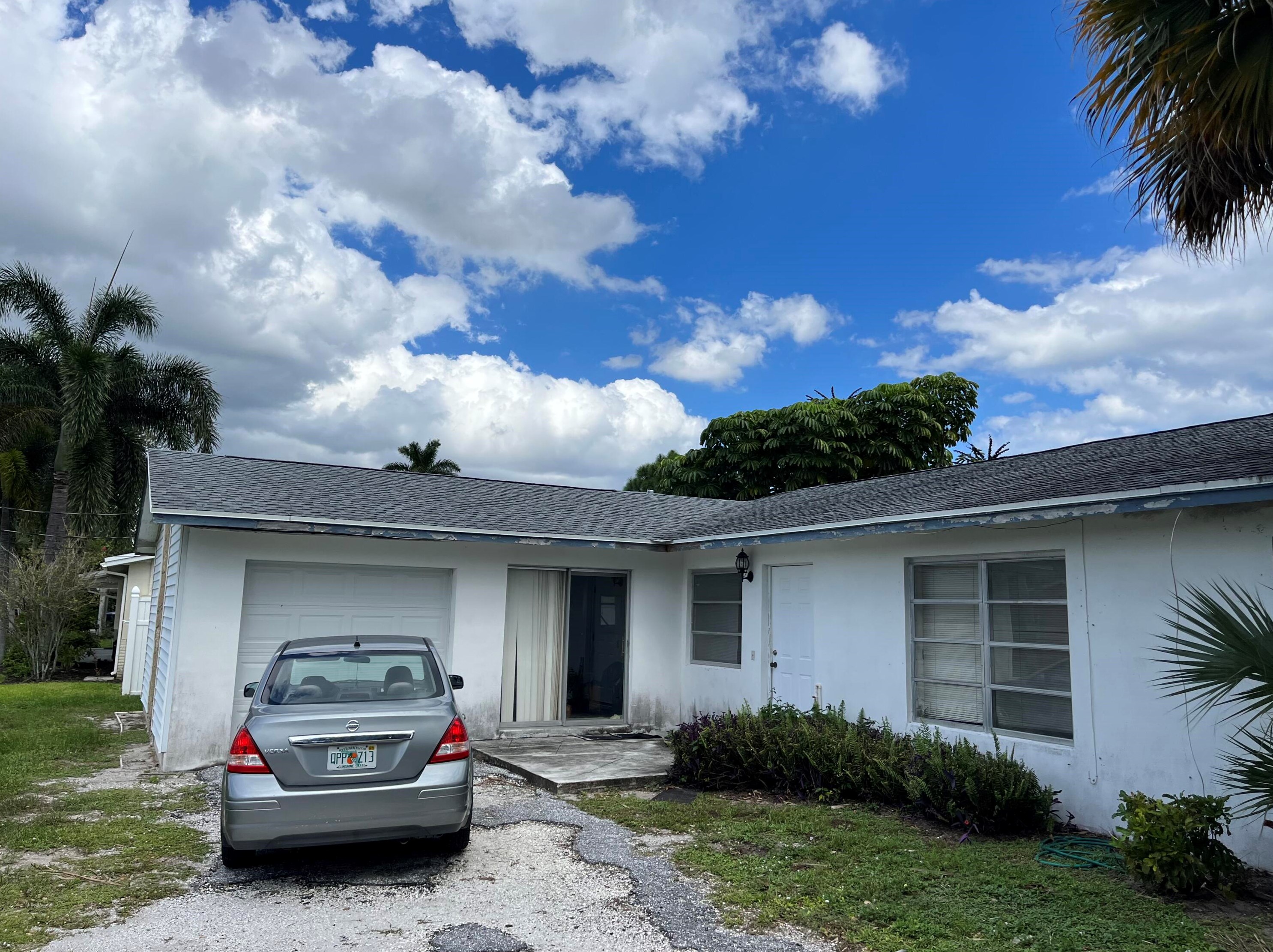 120 Yucatan Dr, Lake Worth, FL 33461-1909