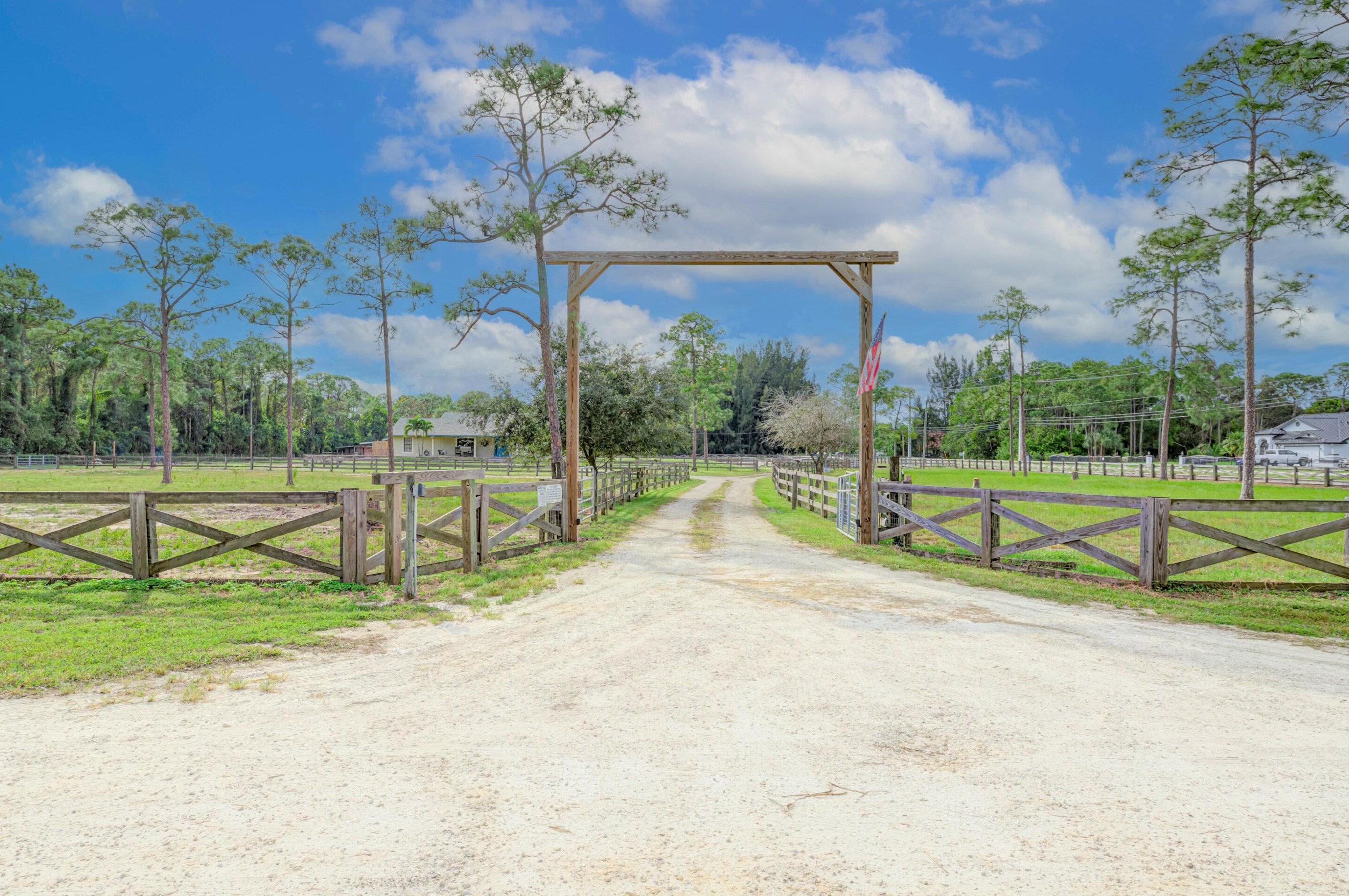 18080 W Sycamore Dr, Town of Loxahatchee Groves, FL 33470