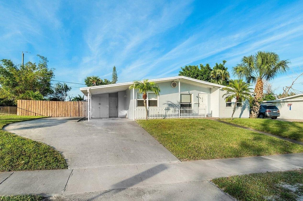 917 Drew St, Lake Worth FL  33462-4317 exterior