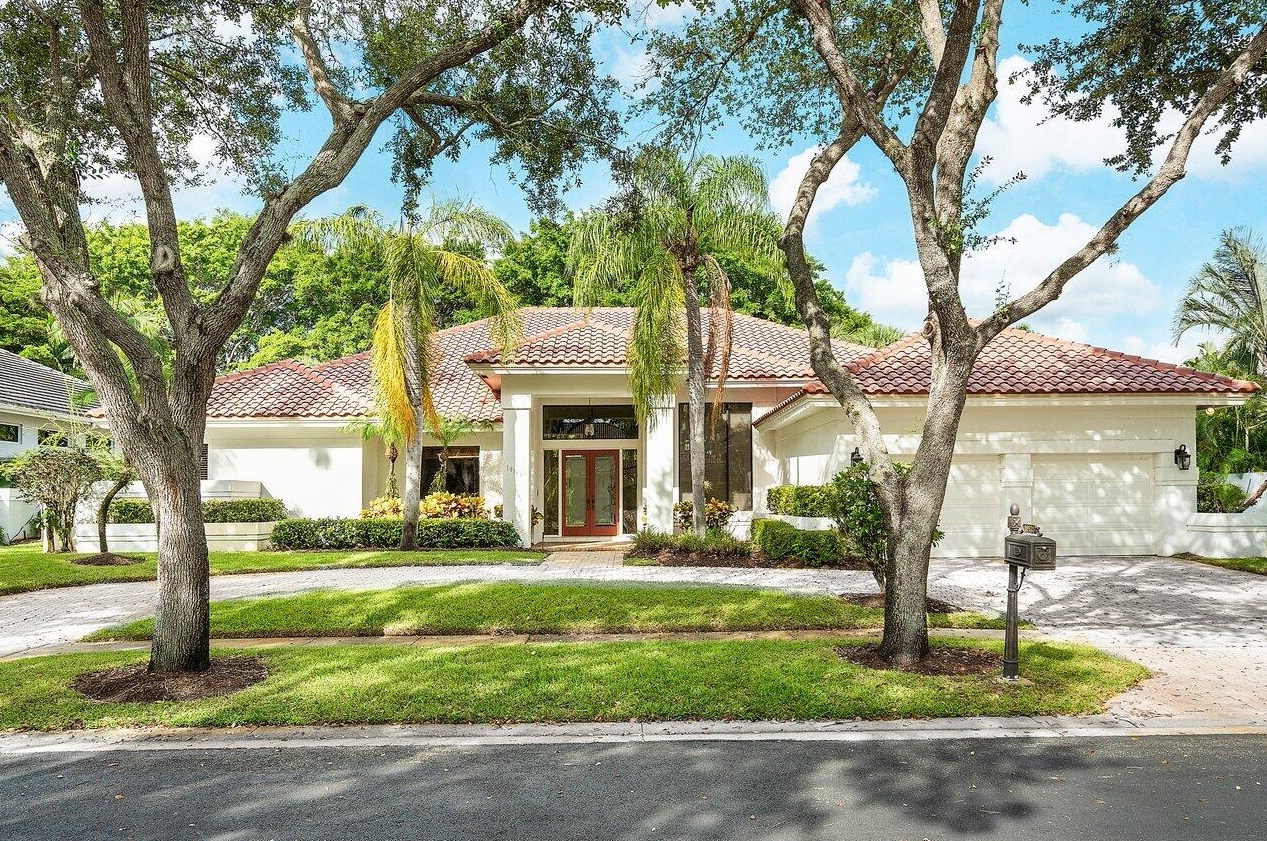 19113 Fox Landing Dr, Boca Raton, FL 33434-5157