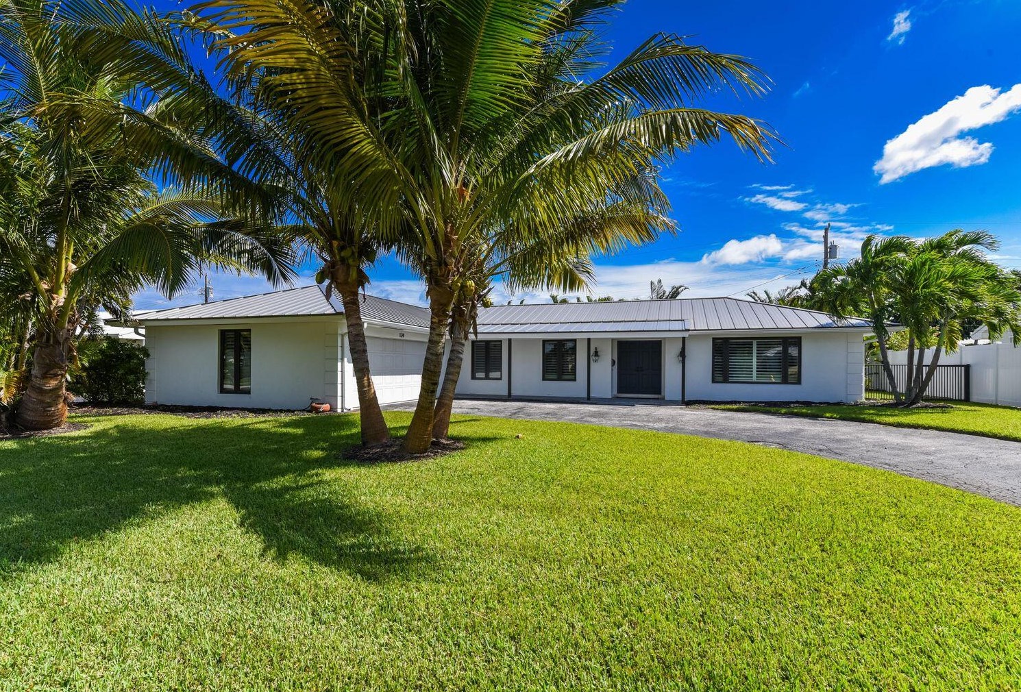 124 Anchorage Dr N, West Palm Beach, FL 33408