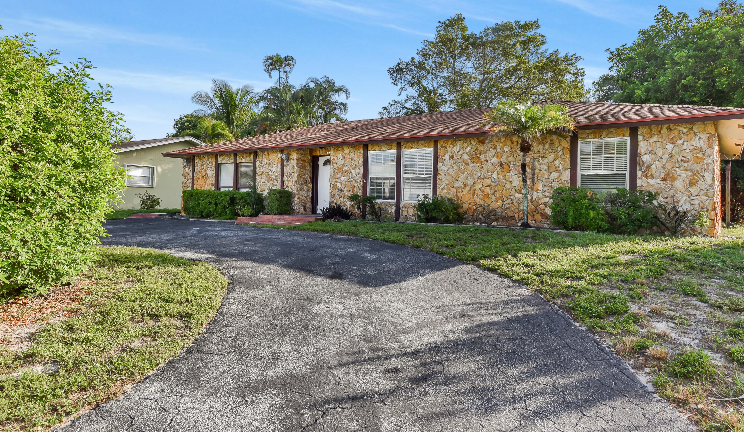 3910 Nw 4th Ct, Boca Raton, FL 33431