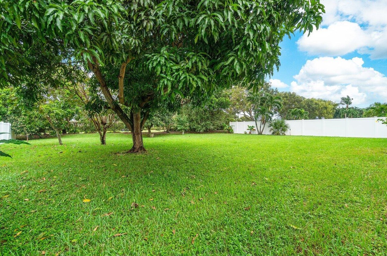 7207 Brickyard Cir, Lake Worth FL 33467-7239 exterior