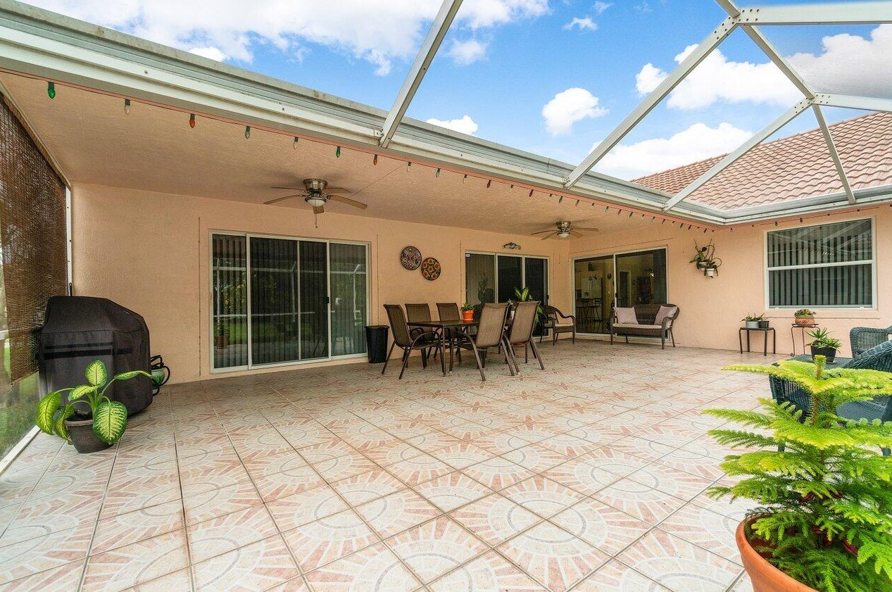 7207 Brickyard Cir, Lake Worth FL 33467-7239 exterior