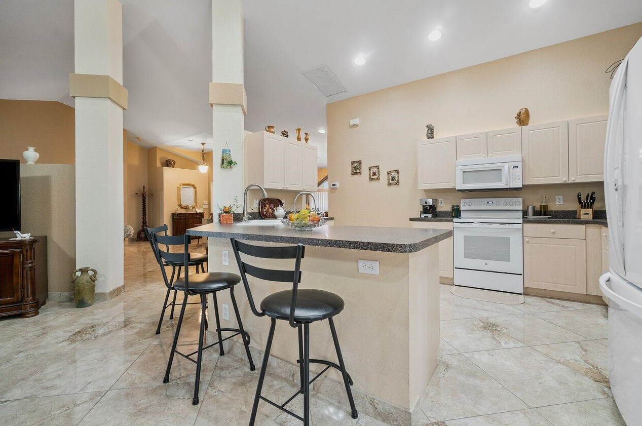 7207 Brickyard Cir, Lake Worth FL 33467-7239 exterior