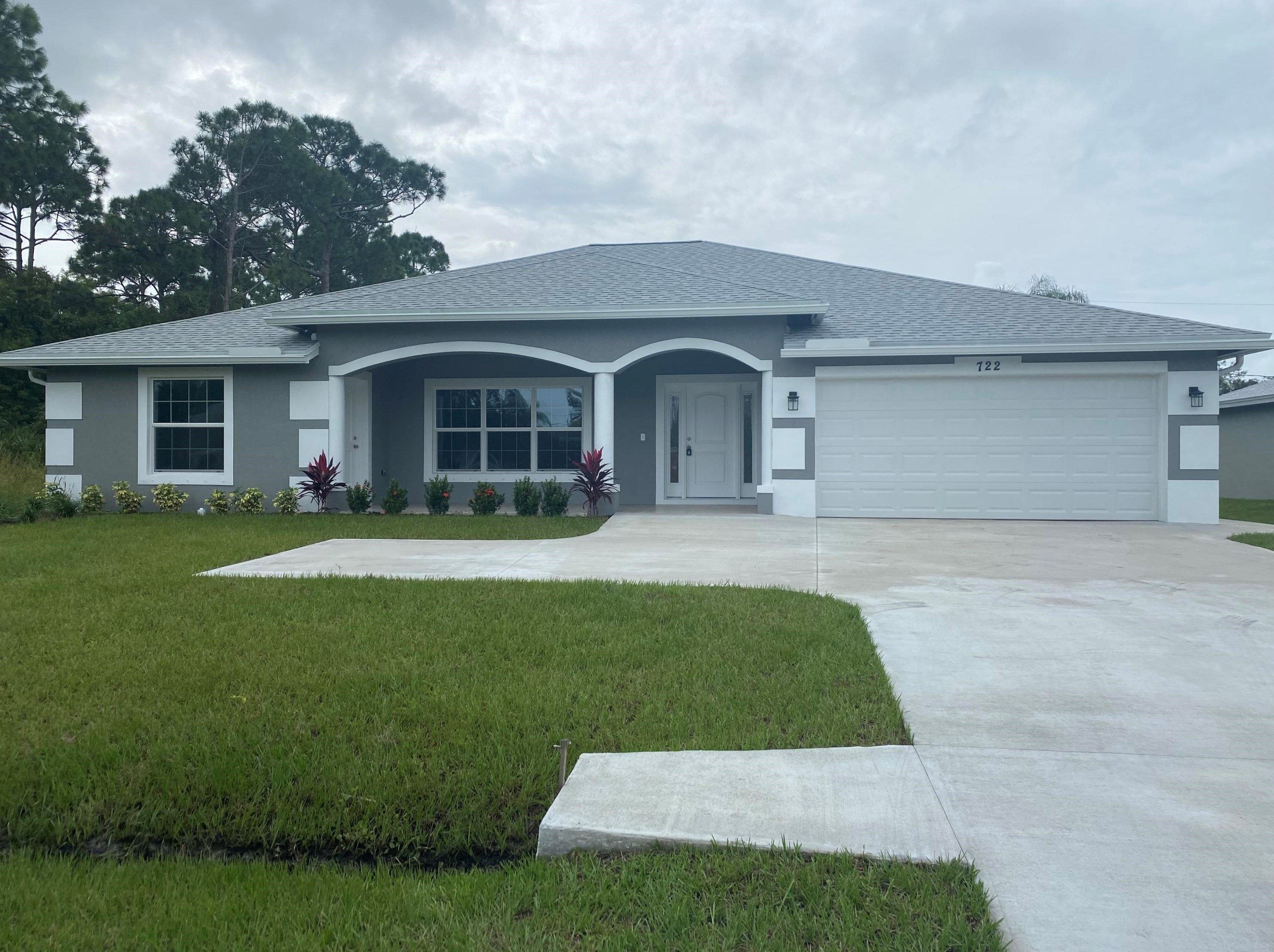 722 Se Thornhill Dr, Fort Pierce, FL 34983