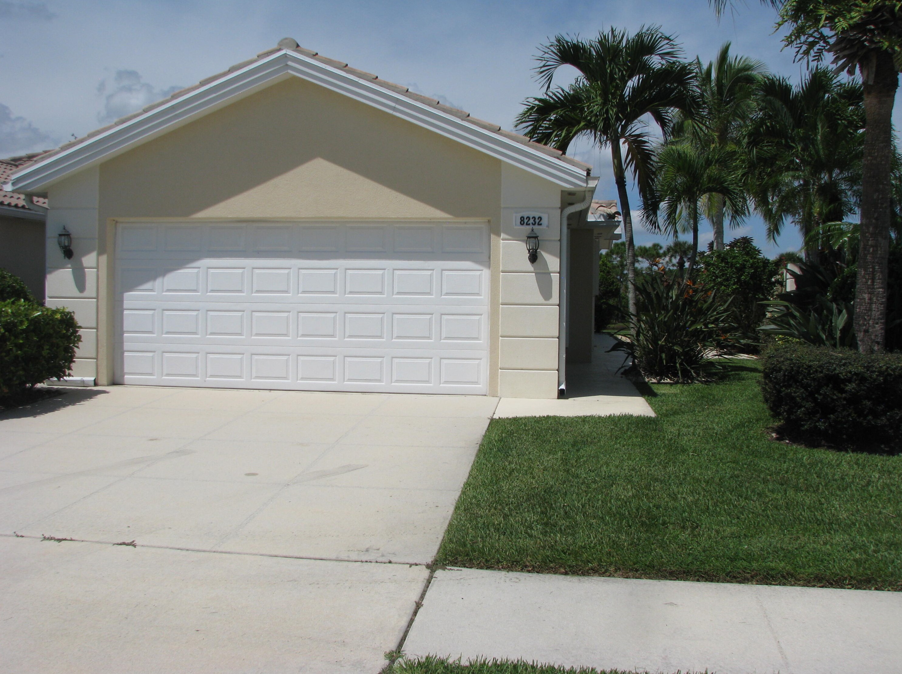 8232 Paurotis Ln, Hobe Sound, FL 33455-8251