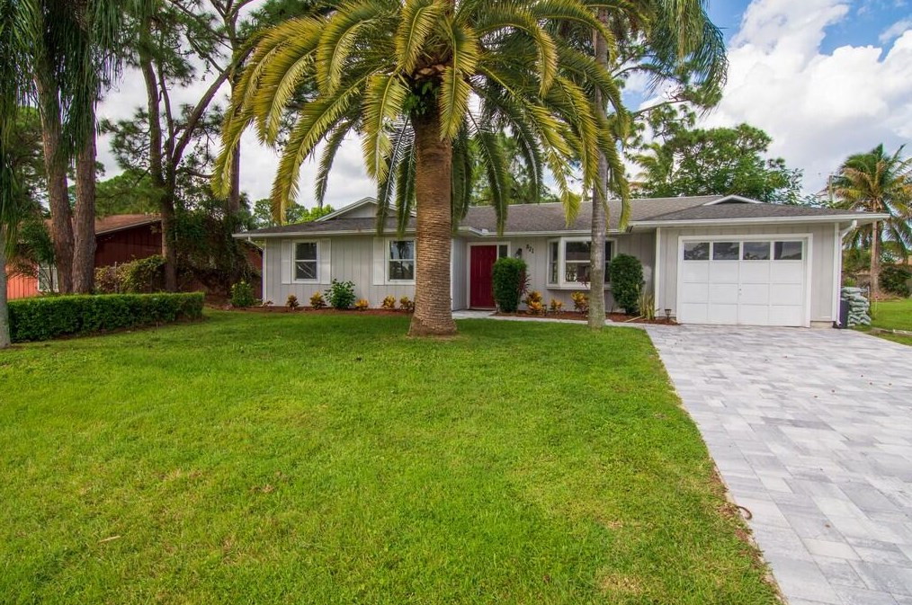 821 Se Walters Terrace, Fort Pierce, FL 34983