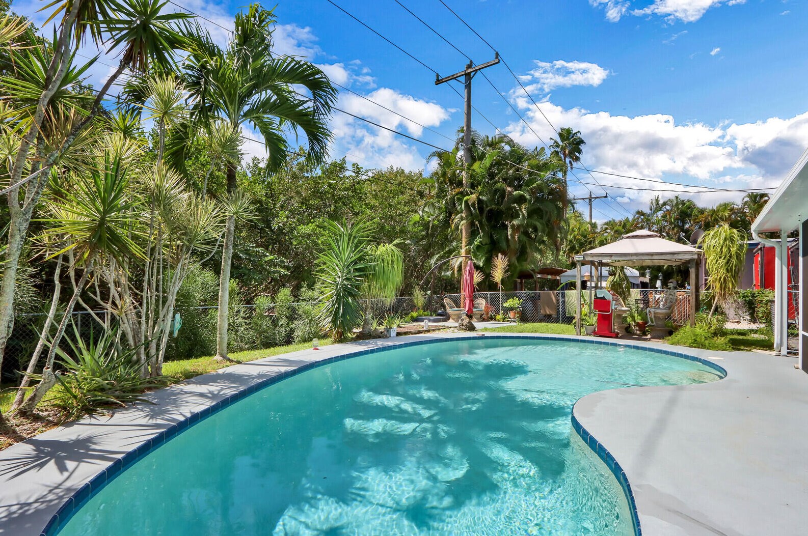 998 Mohican Blvd, Jupiter FL exterior