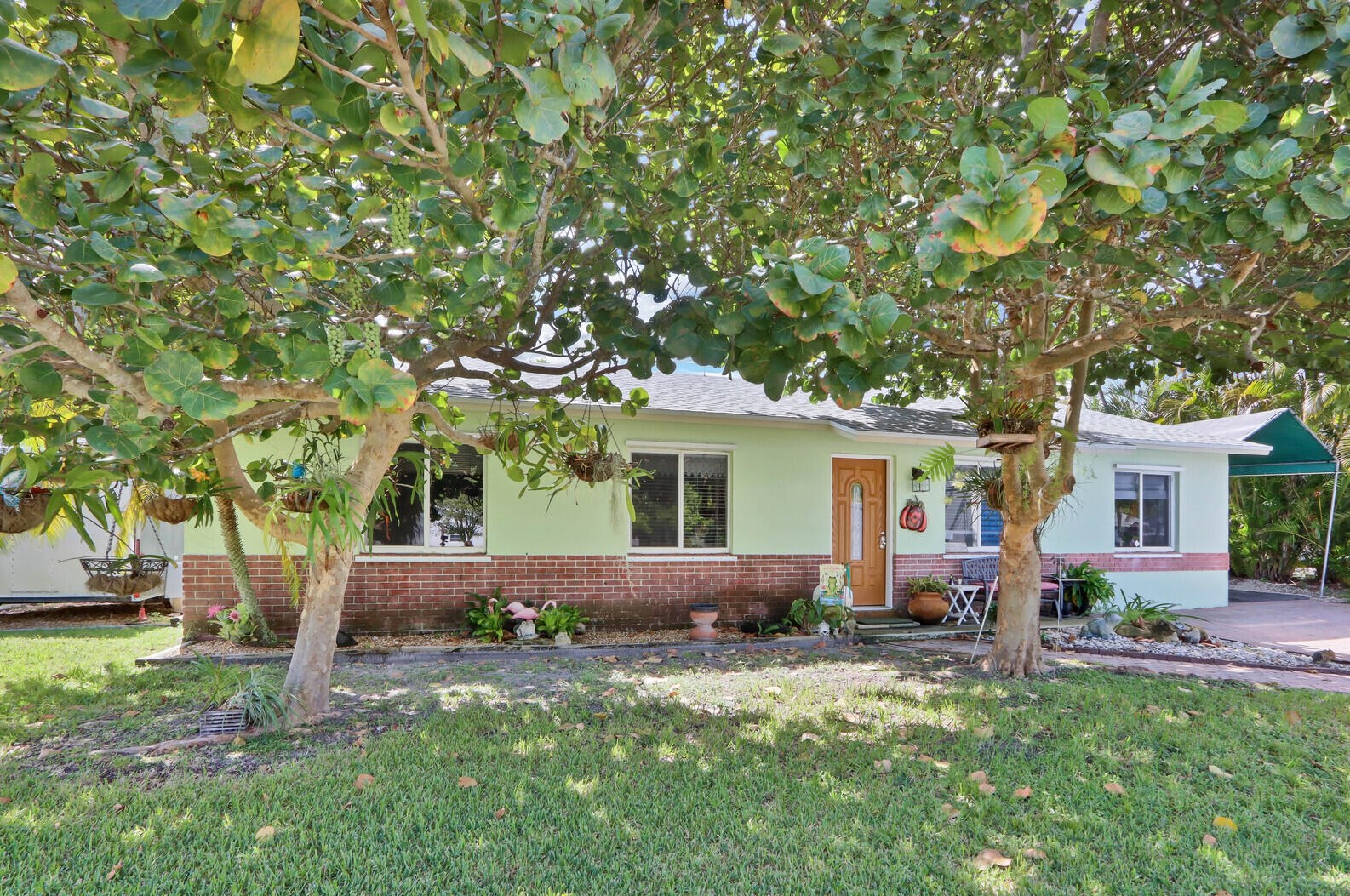 998 Mohican Blvd, Jupiter, FL 33458