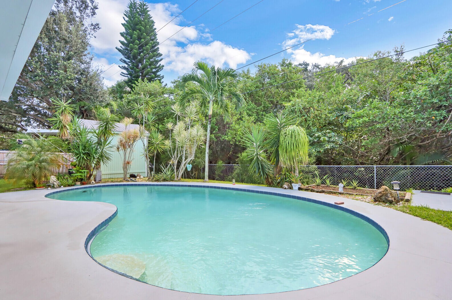 998 Mohican Blvd, Jupiter FL exterior