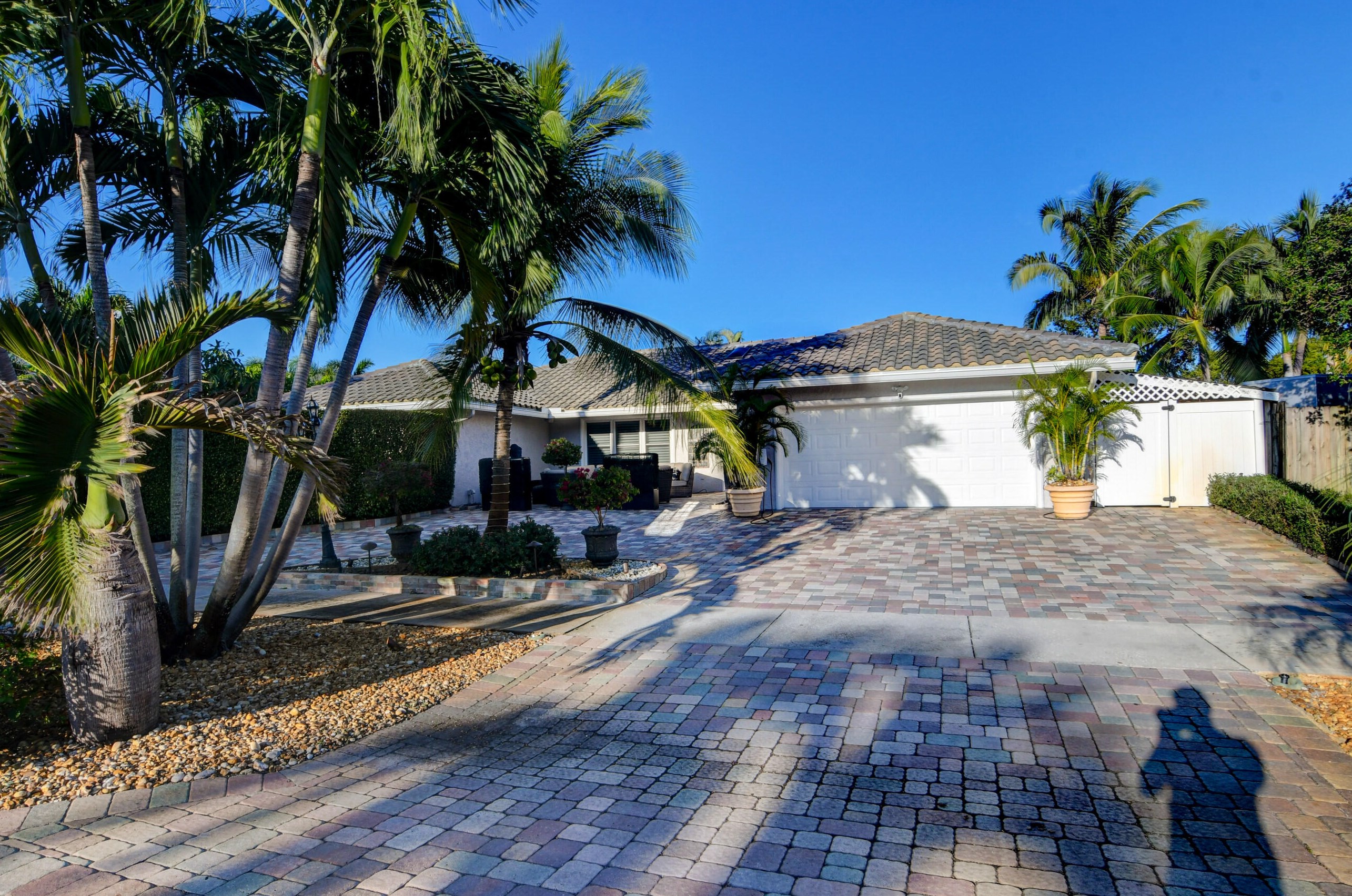 17650 Oakwood Ave, Boca Raton, FL 33487
