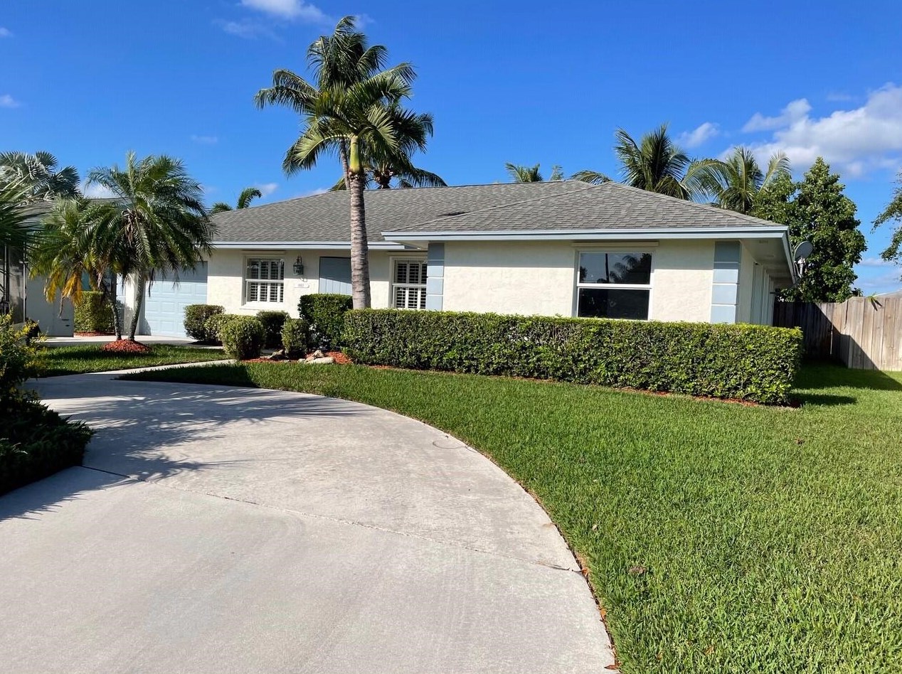 18952 Hillcrest Dr, Jupiter, FL 33469-1632