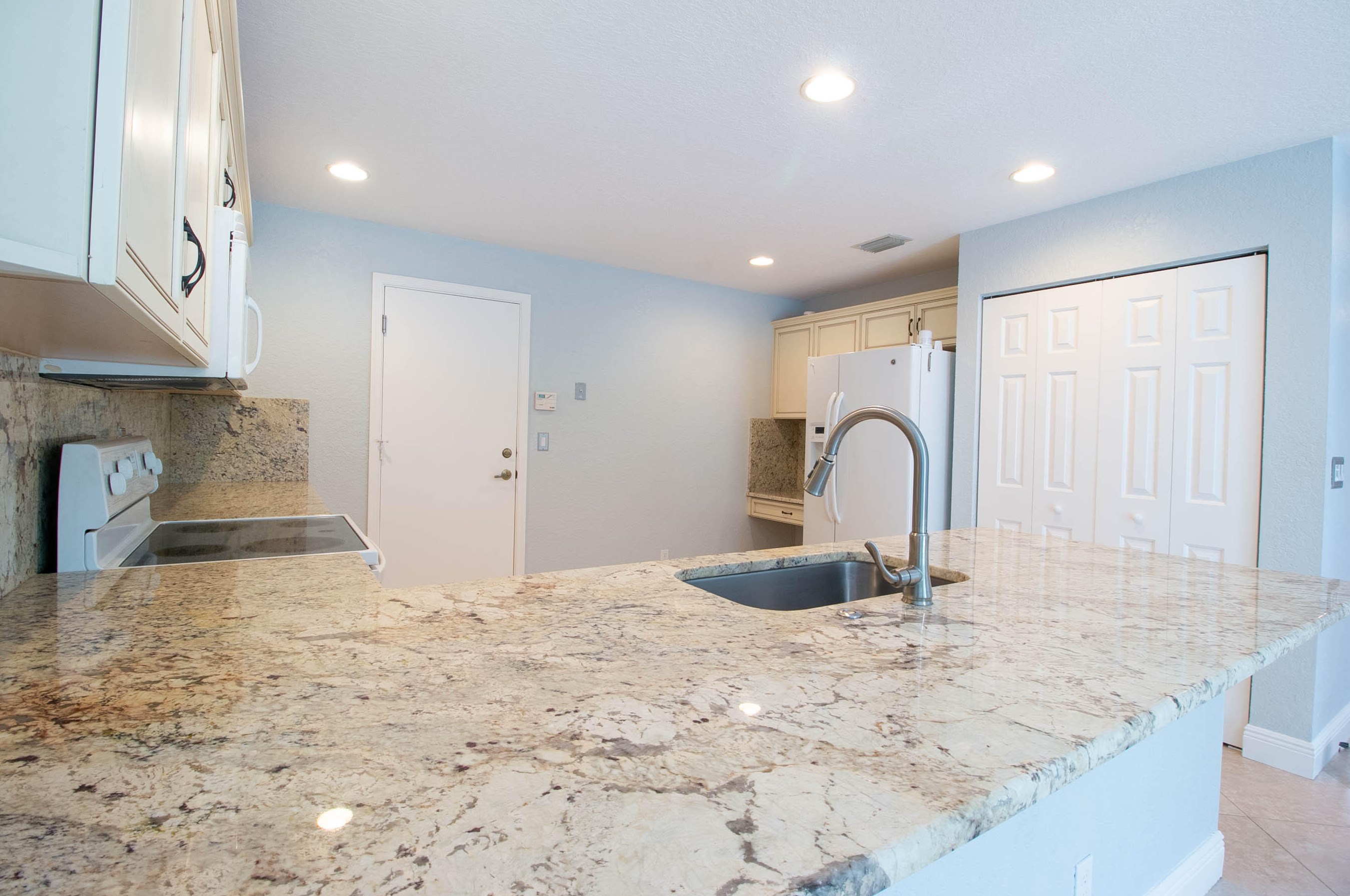 5197 Canoe Bend Dr, Lake Worth, FL 33463-7445