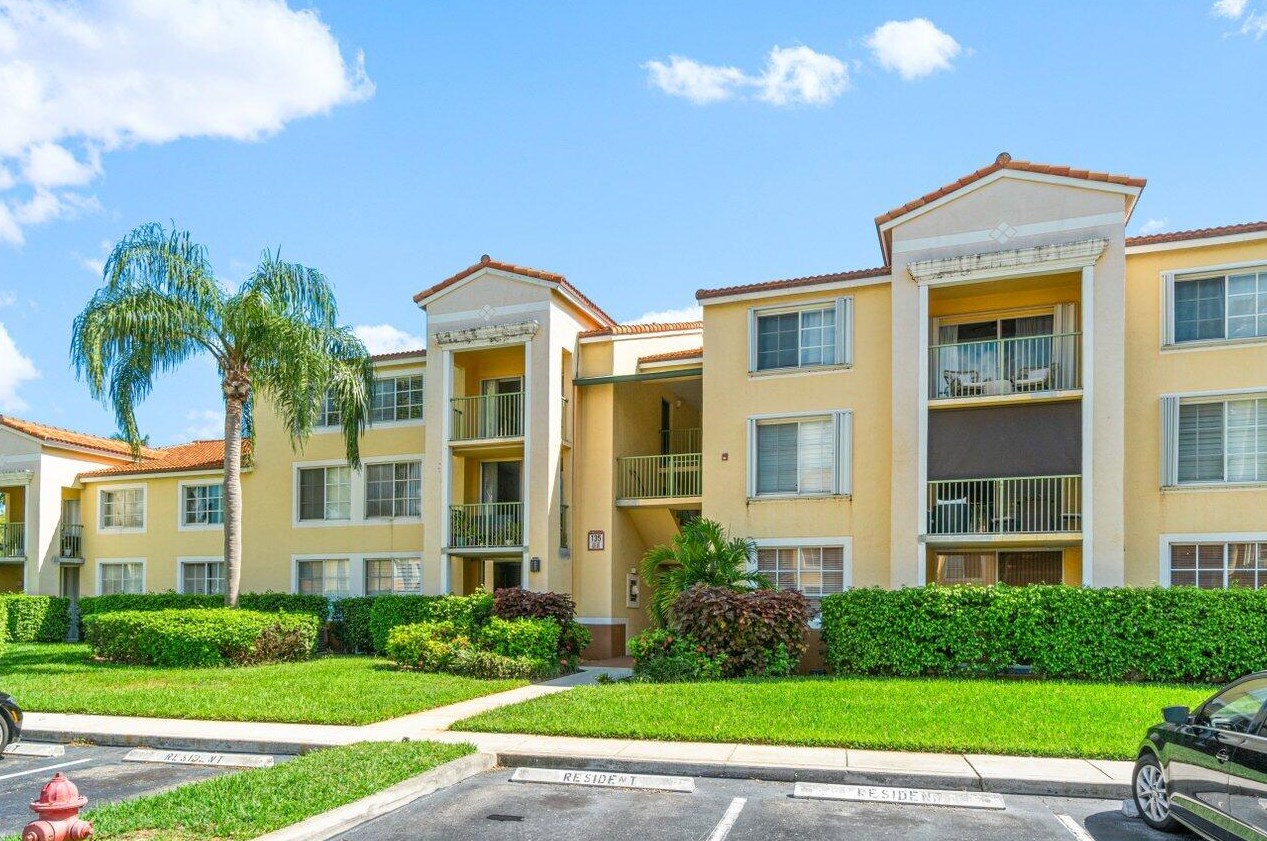 135 Yacht Club Way, Lake Worth, FL 33462-6011