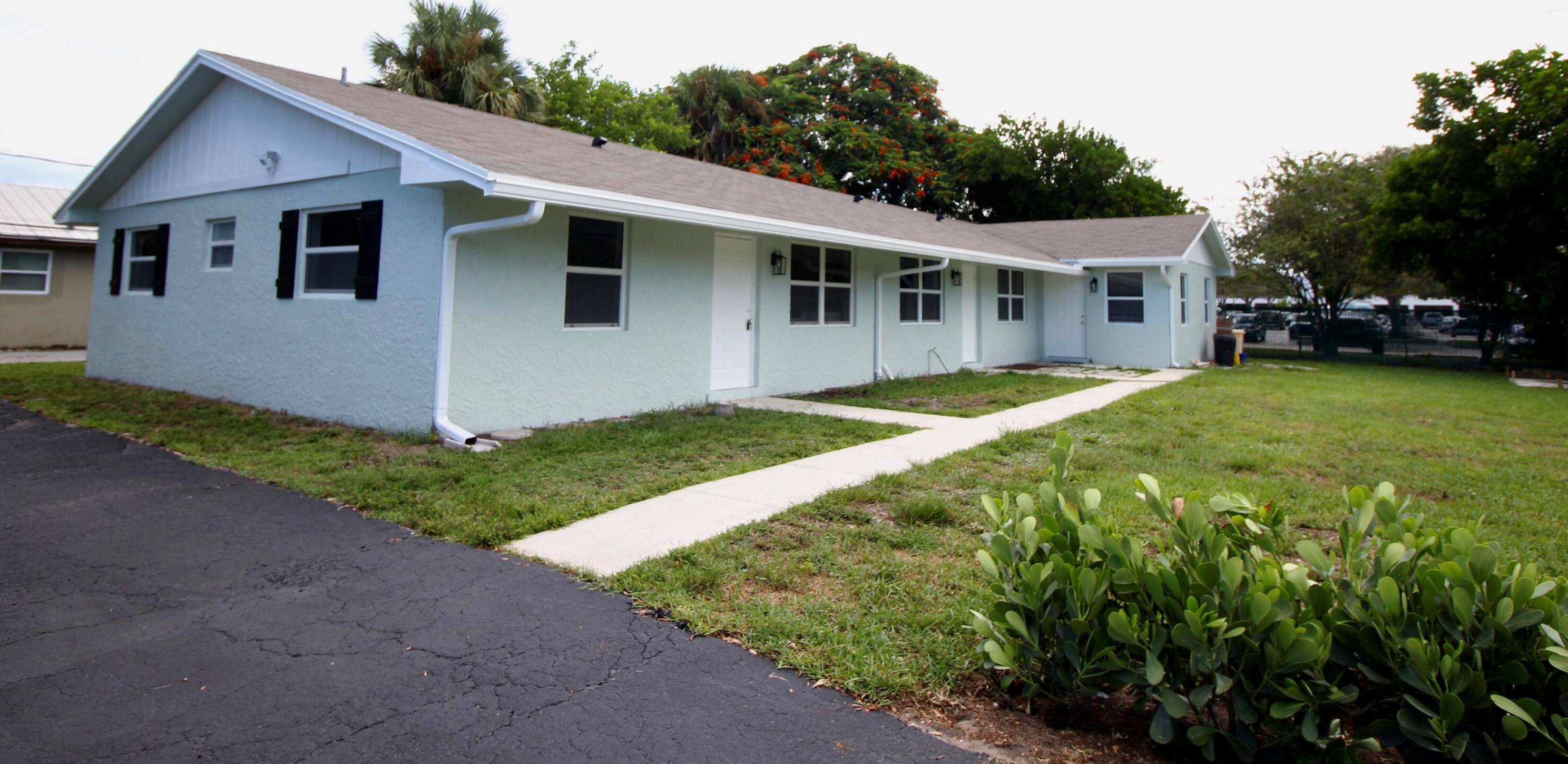 8869 Sunset Dr, West Palm Beach, FL 33410