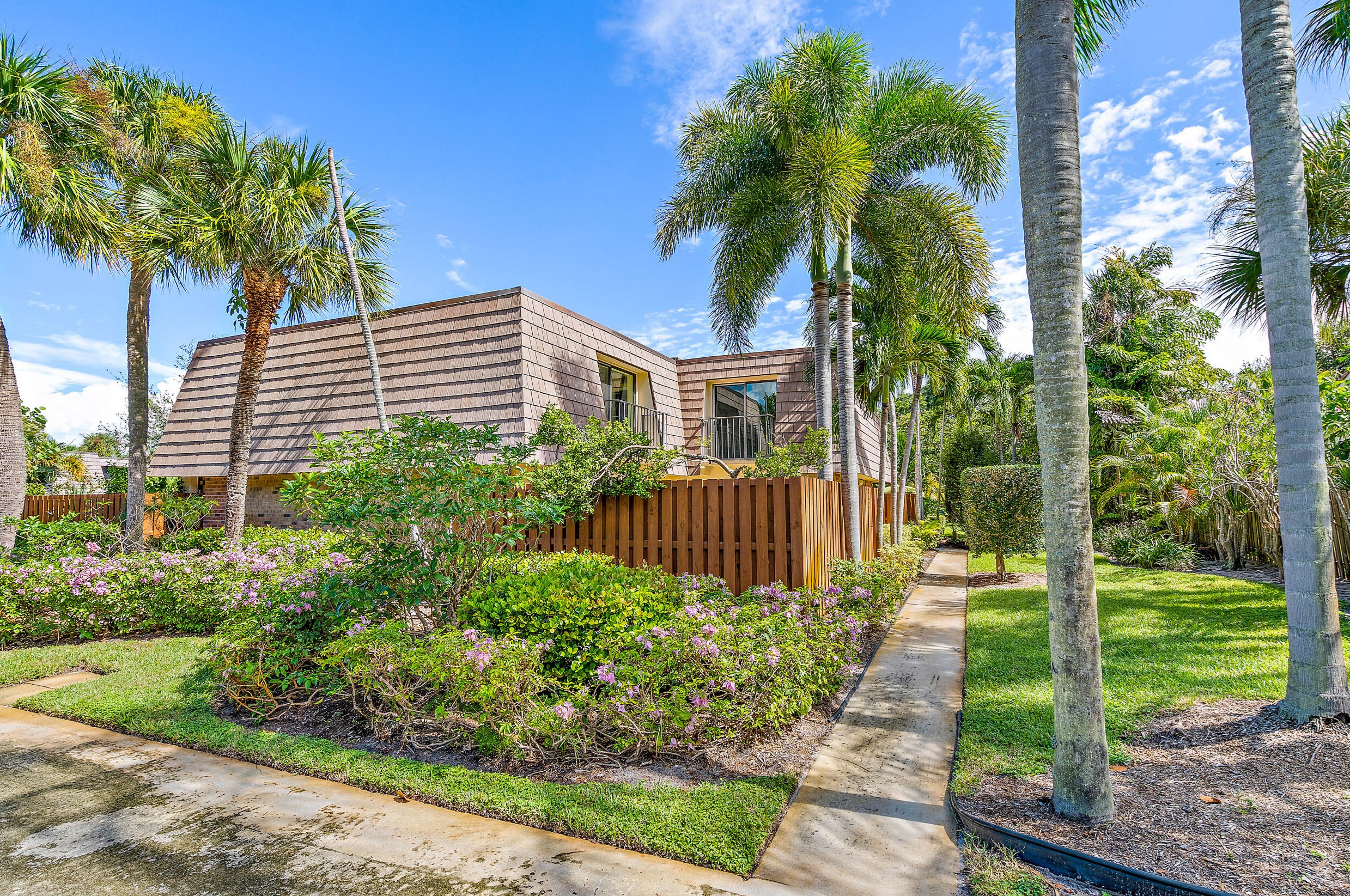 142 Ocean Cove Dr, Jupiter, FL 33477
