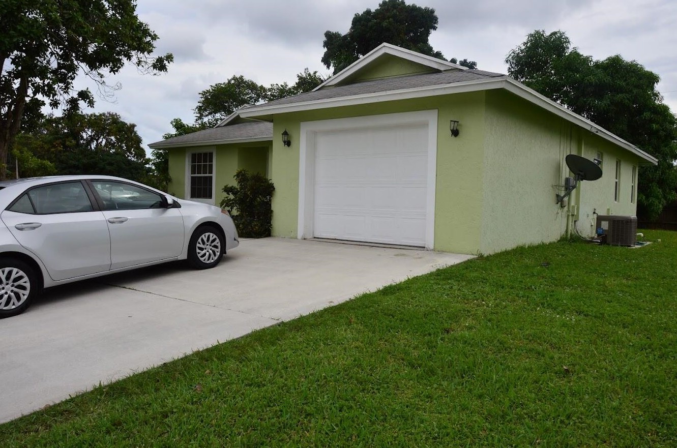 3282 Artesian Dr, Lake Worth, FL 33462-3610