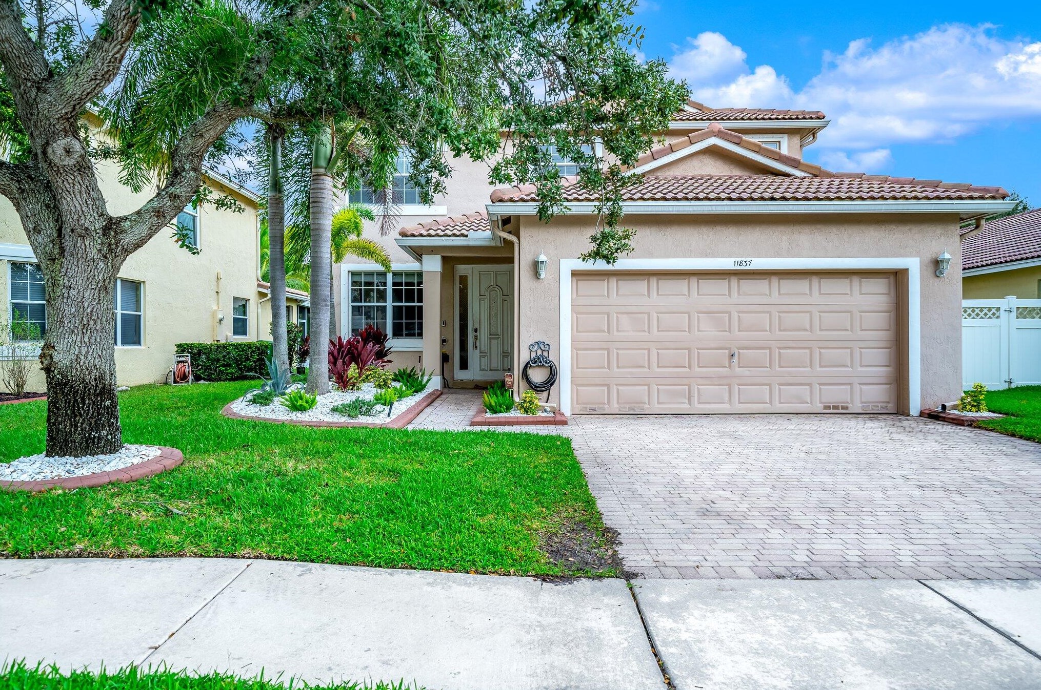 11837 8th St, Hollywood, FL 33025-3477