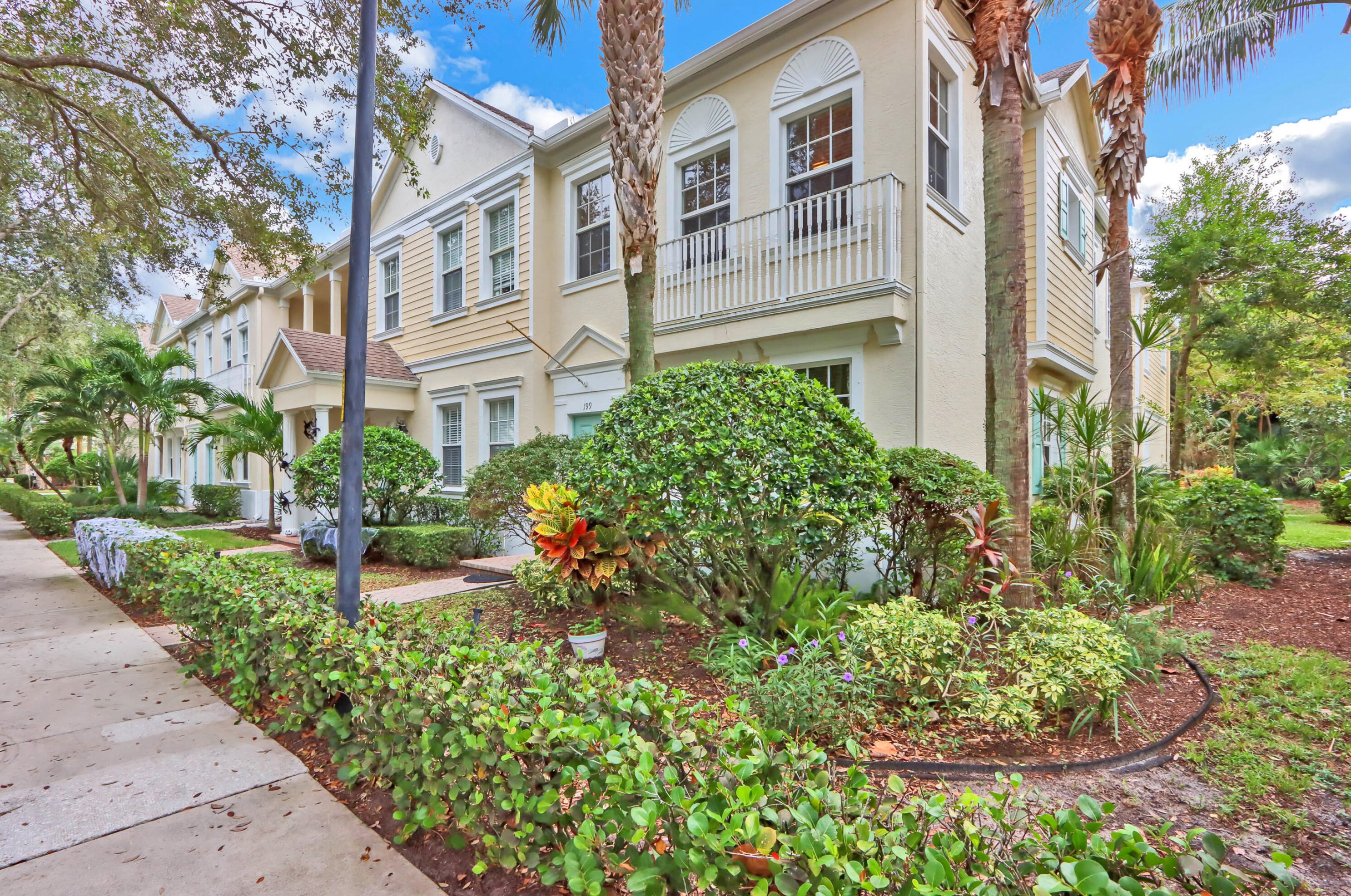 199 Bay Cedar Cir, Jupiter, FL 33458-7105