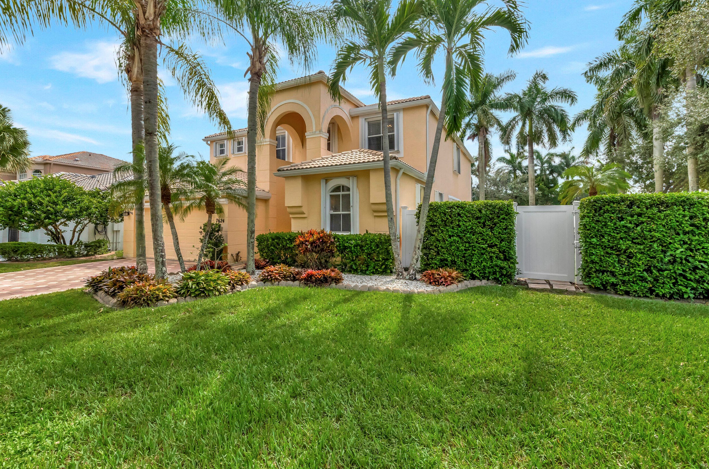 7624 Great Oak Dr, Lake Worth, FL 33467