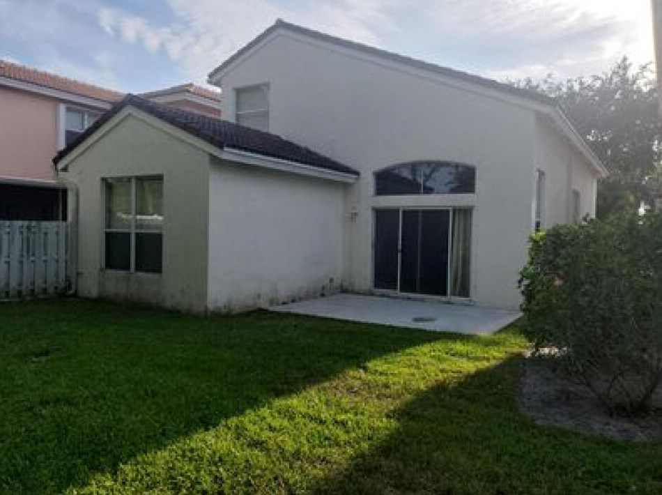 6910 Silverado Ter, Lake Worth, FL 33463-7391