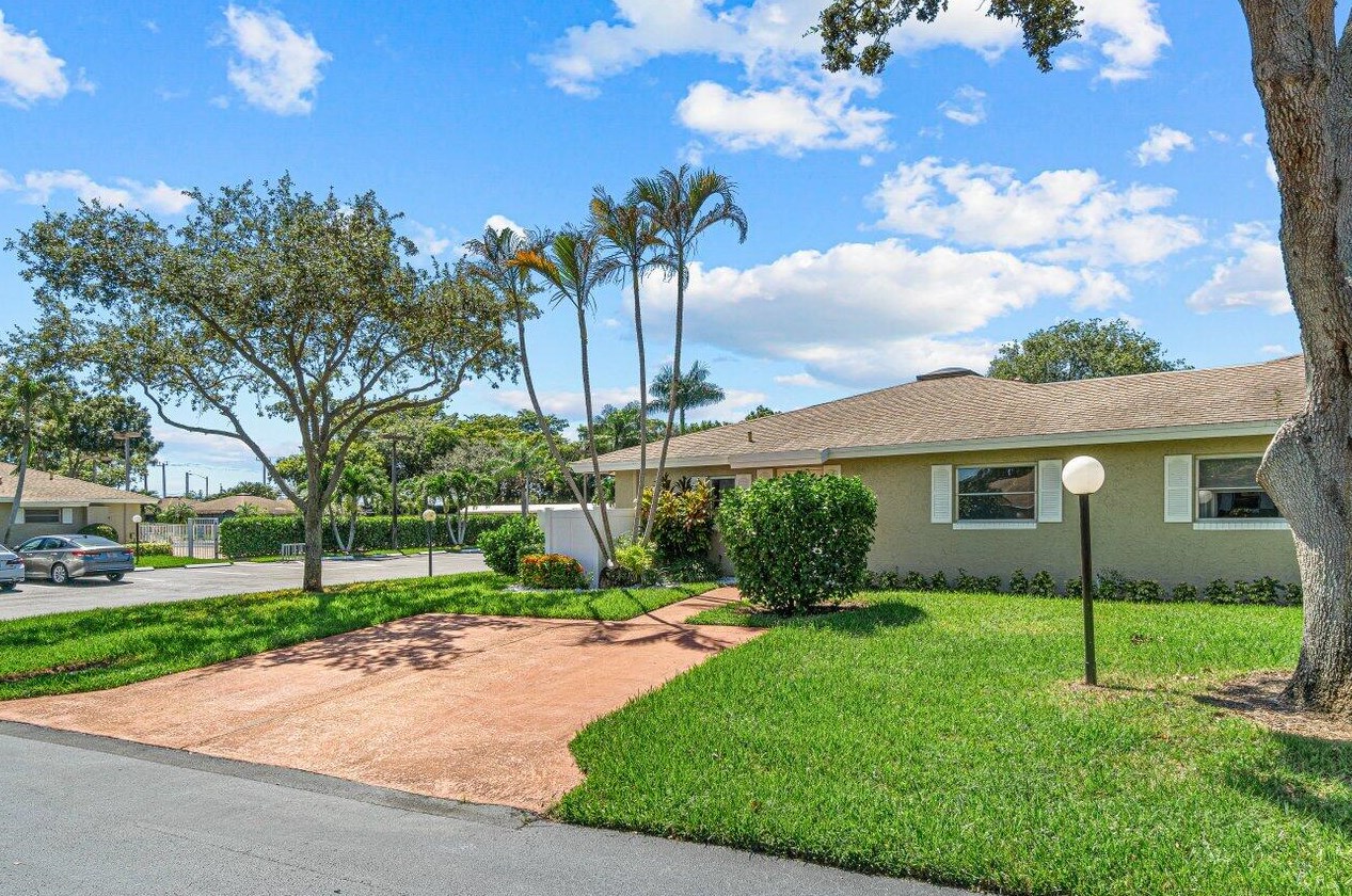 18911 Schooner Dr, Boca Raton, FL 33496-5010