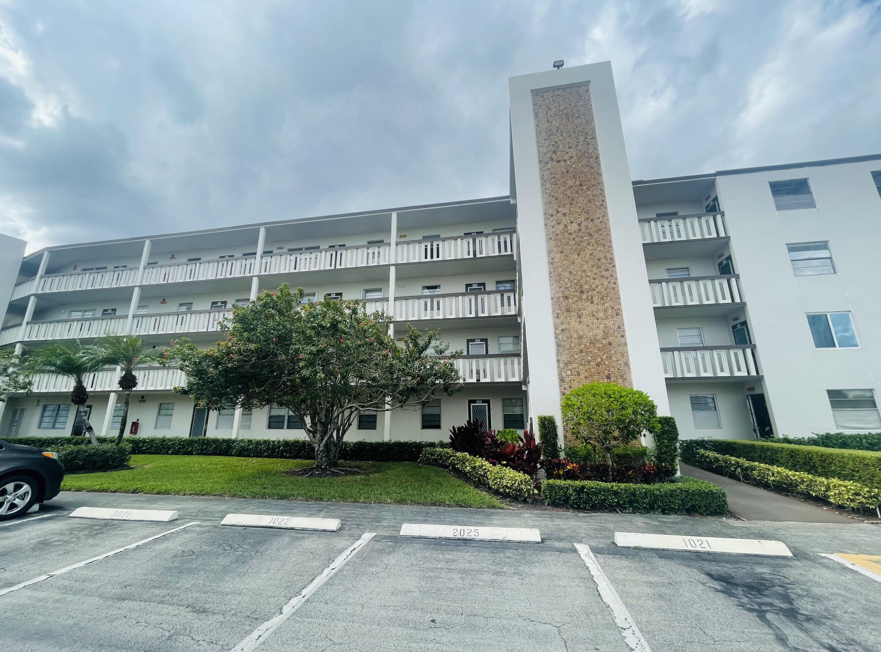 1021 Hythe B, Boca Raton, FL 33434