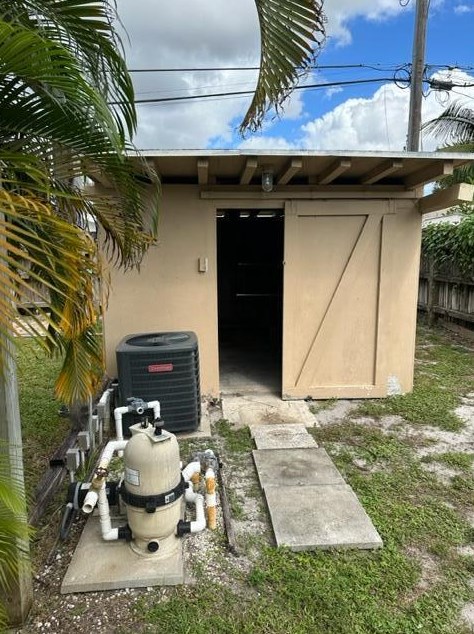 2759 Cambridge Rd, Lake Worth FL  33462-3812 exterior