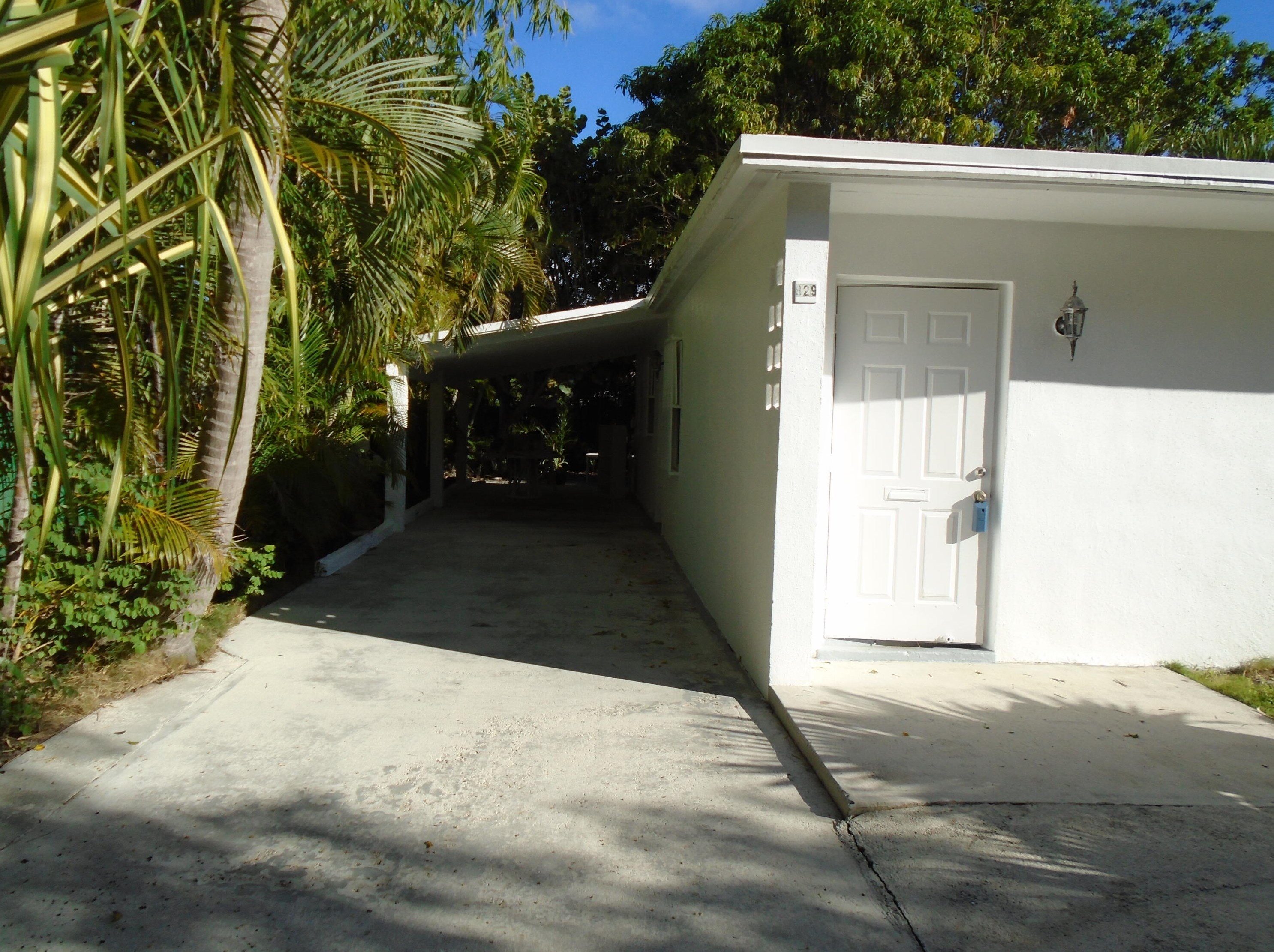829 Macy St, West Palm Beach, FL 33405-4241